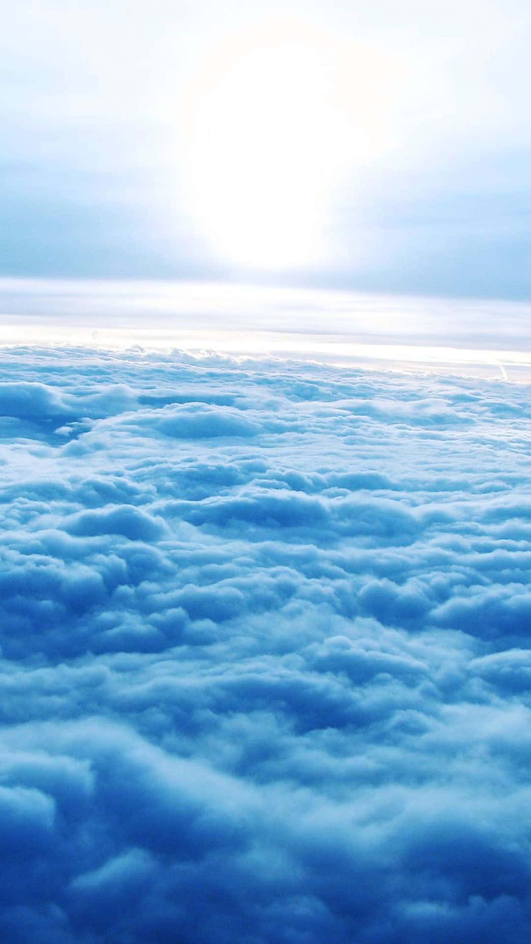 Unavión Volando Sobre Las Nubes