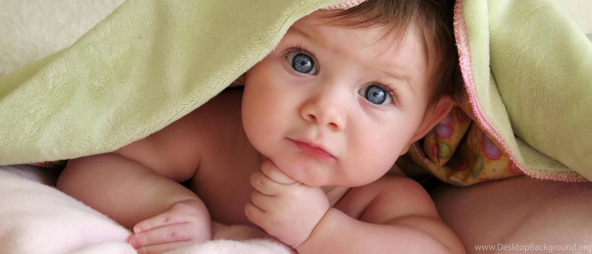 Blue-Eyed Funny Baby Wallpaper