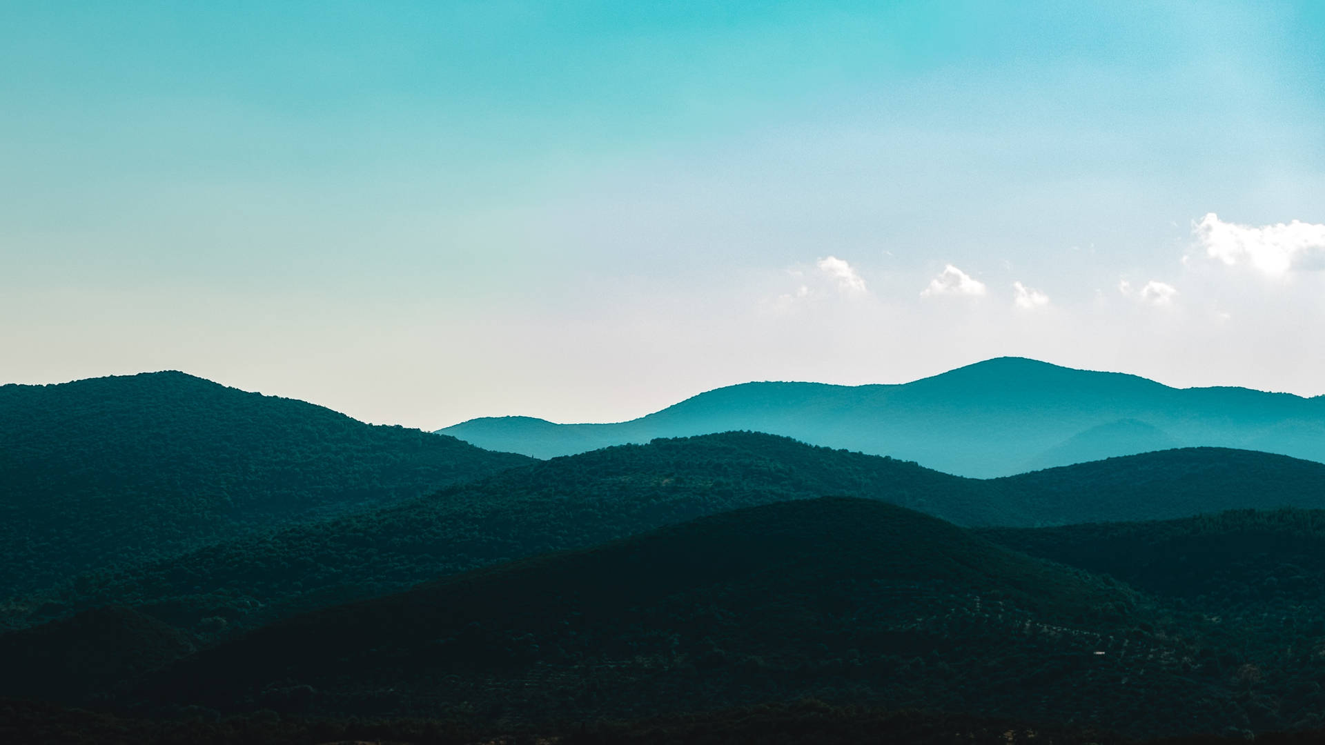 Blaugrüne Berge Hd Landschaft Für Den Desktop Wallpaper