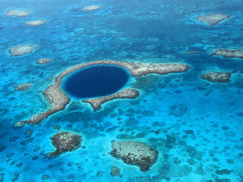 Taking a moment to admire the stunning Hawaiian Blue Hole Wallpaper