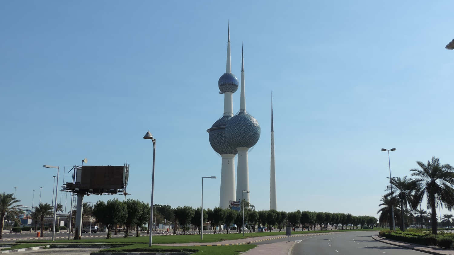 Estéticade Las Torres De Kuwait En Azul. Fondo de pantalla