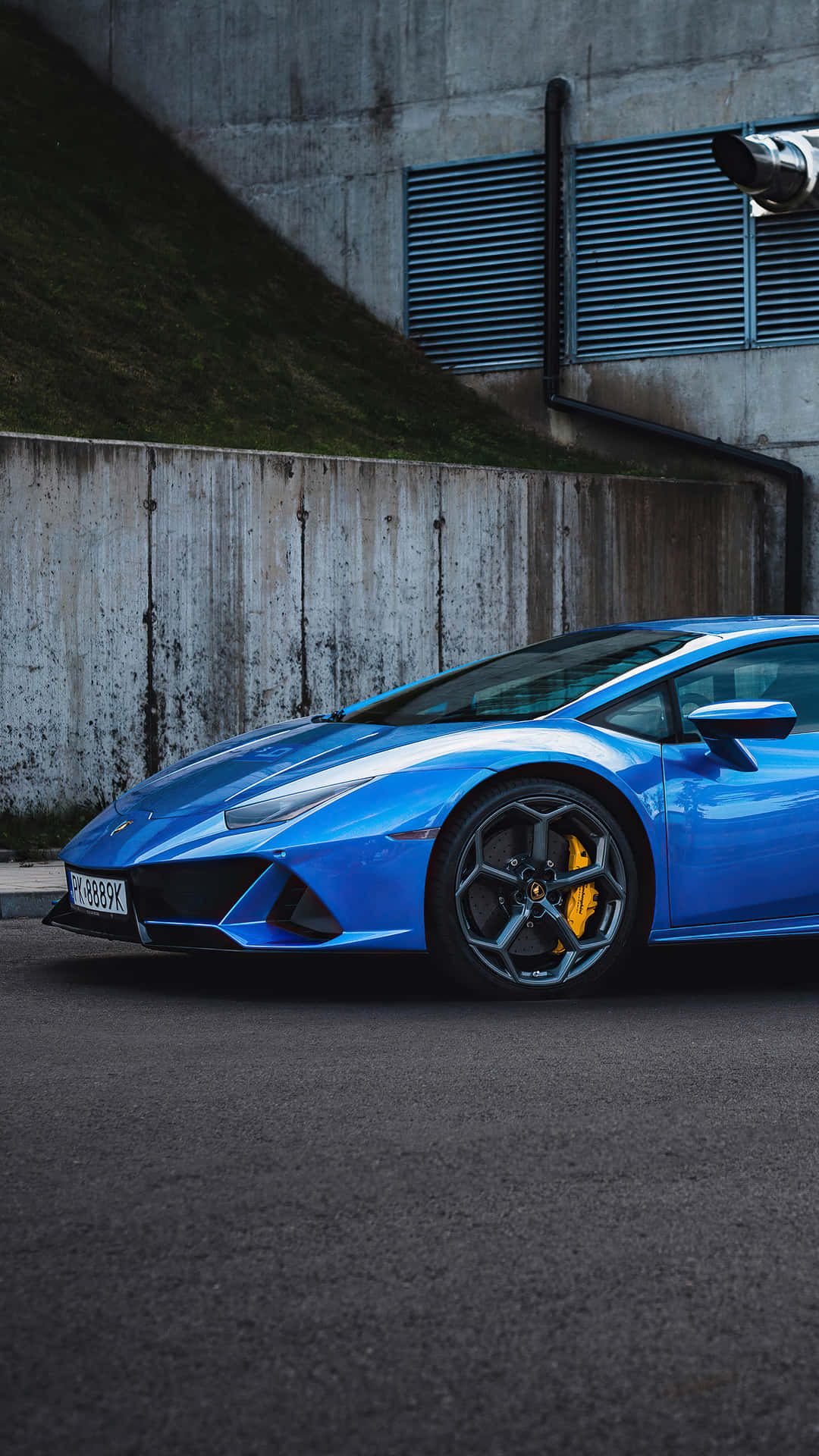 Nyd turen af luksus i en blå Lamborghini. Wallpaper