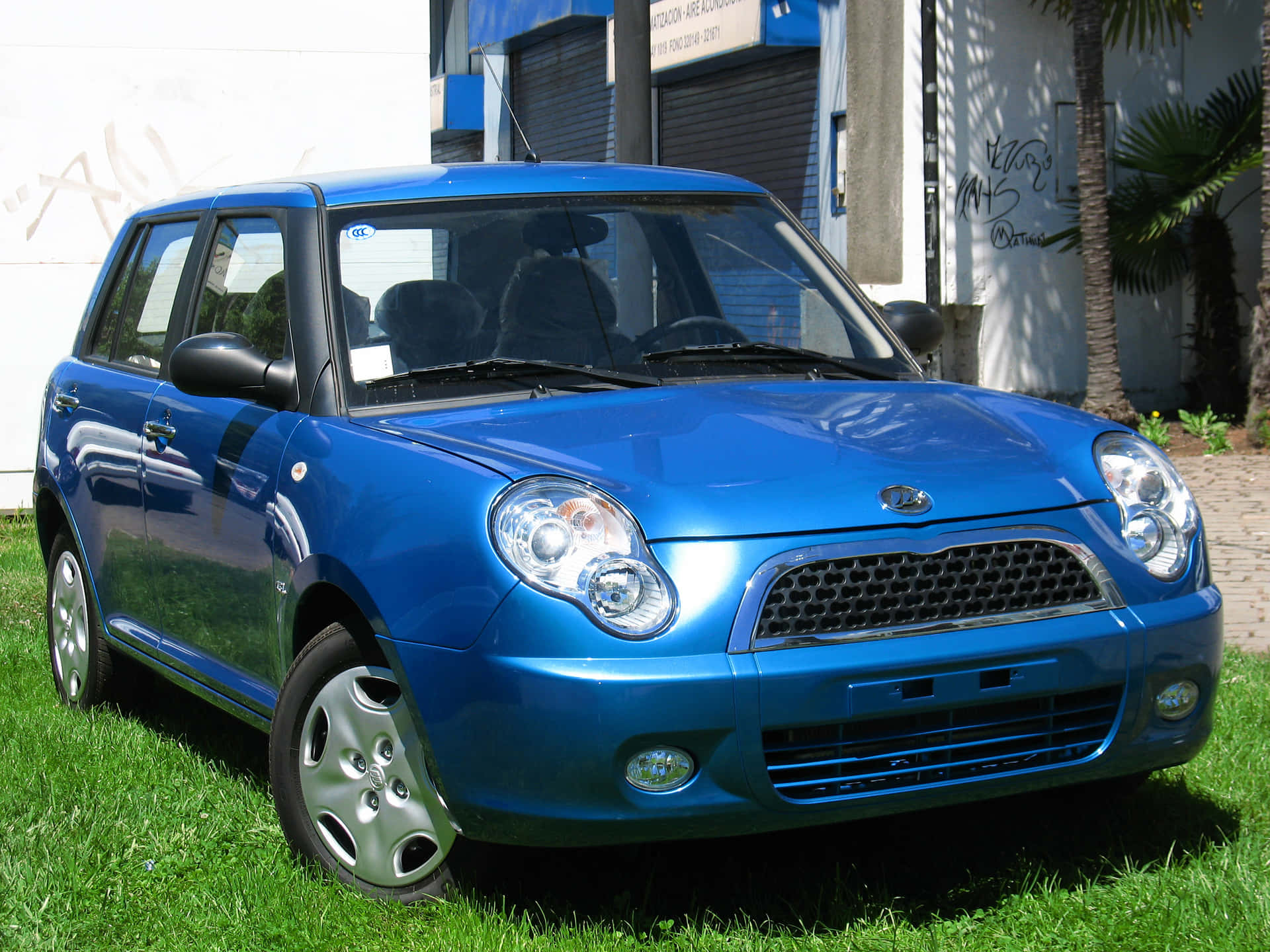 Voiture Compacte Lifan320 Bleue Fond d'écran