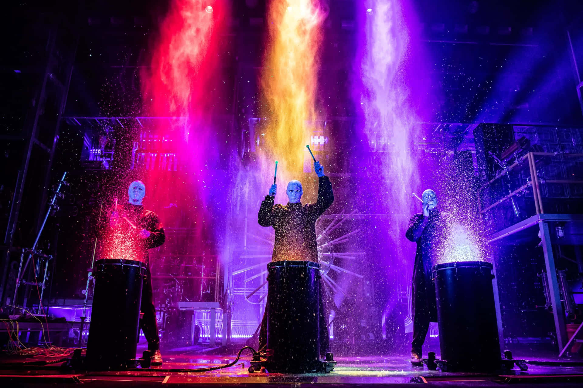 The Blue Man Group brings innovative performing arts to thrills worldwide!" Wallpaper
