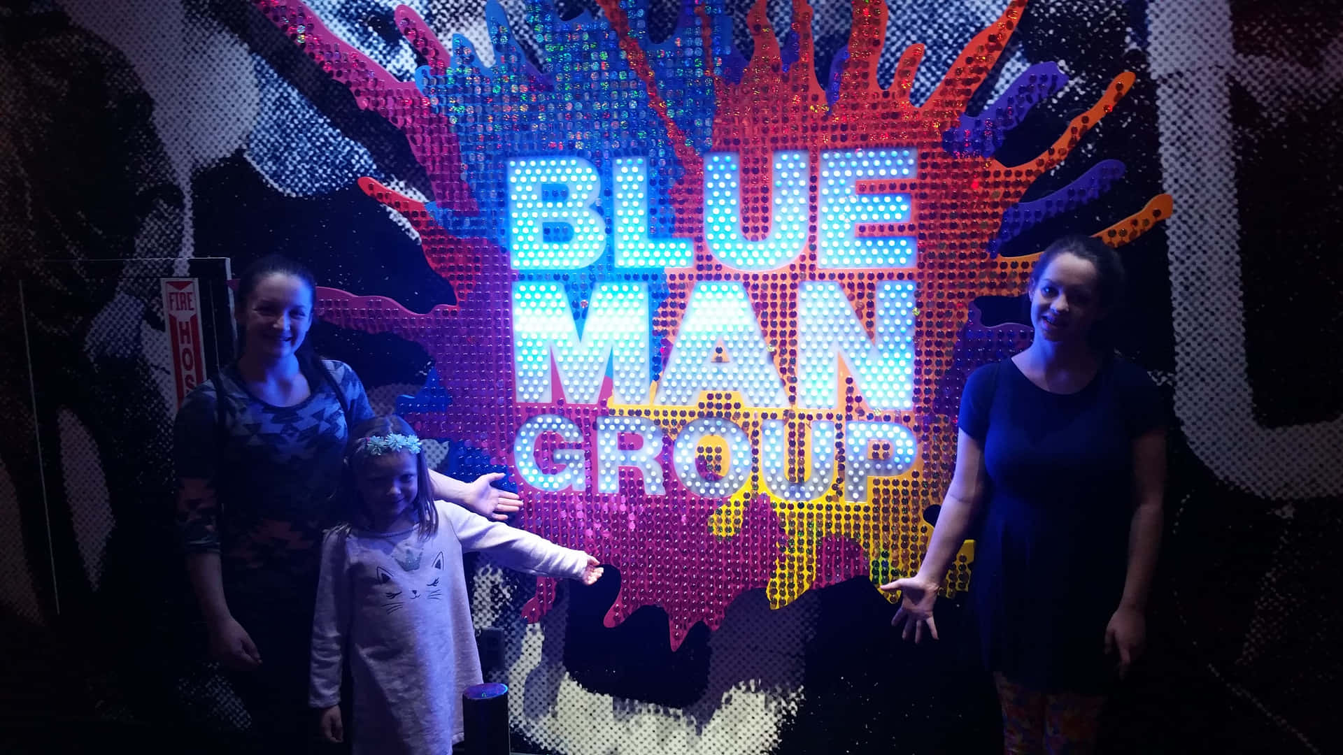 ¡presenciael Espectáculo, Vive La Magia De Blue Man Group! Fondo de pantalla