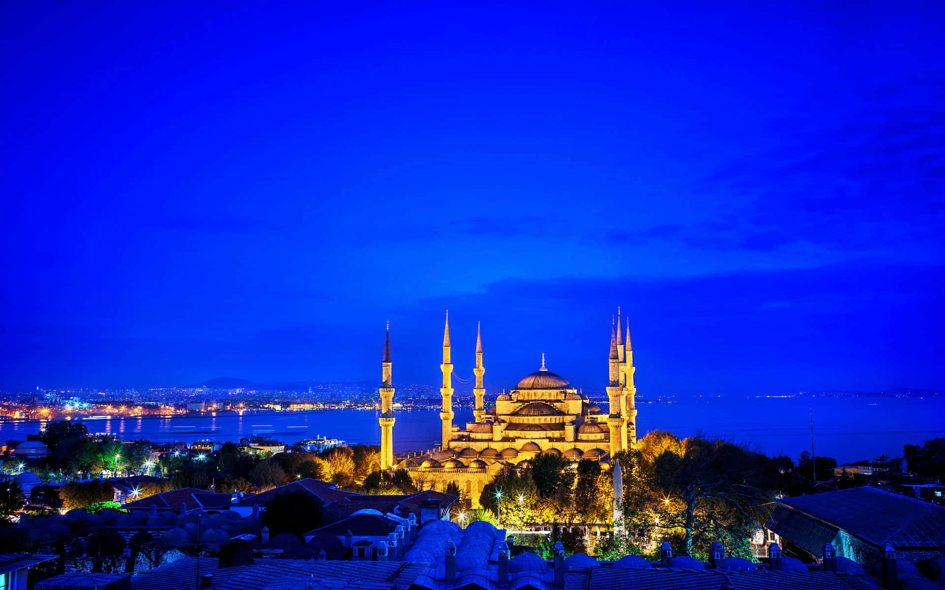 Mezquitaazul En El Cielo Nocturno Azul Fondo de pantalla