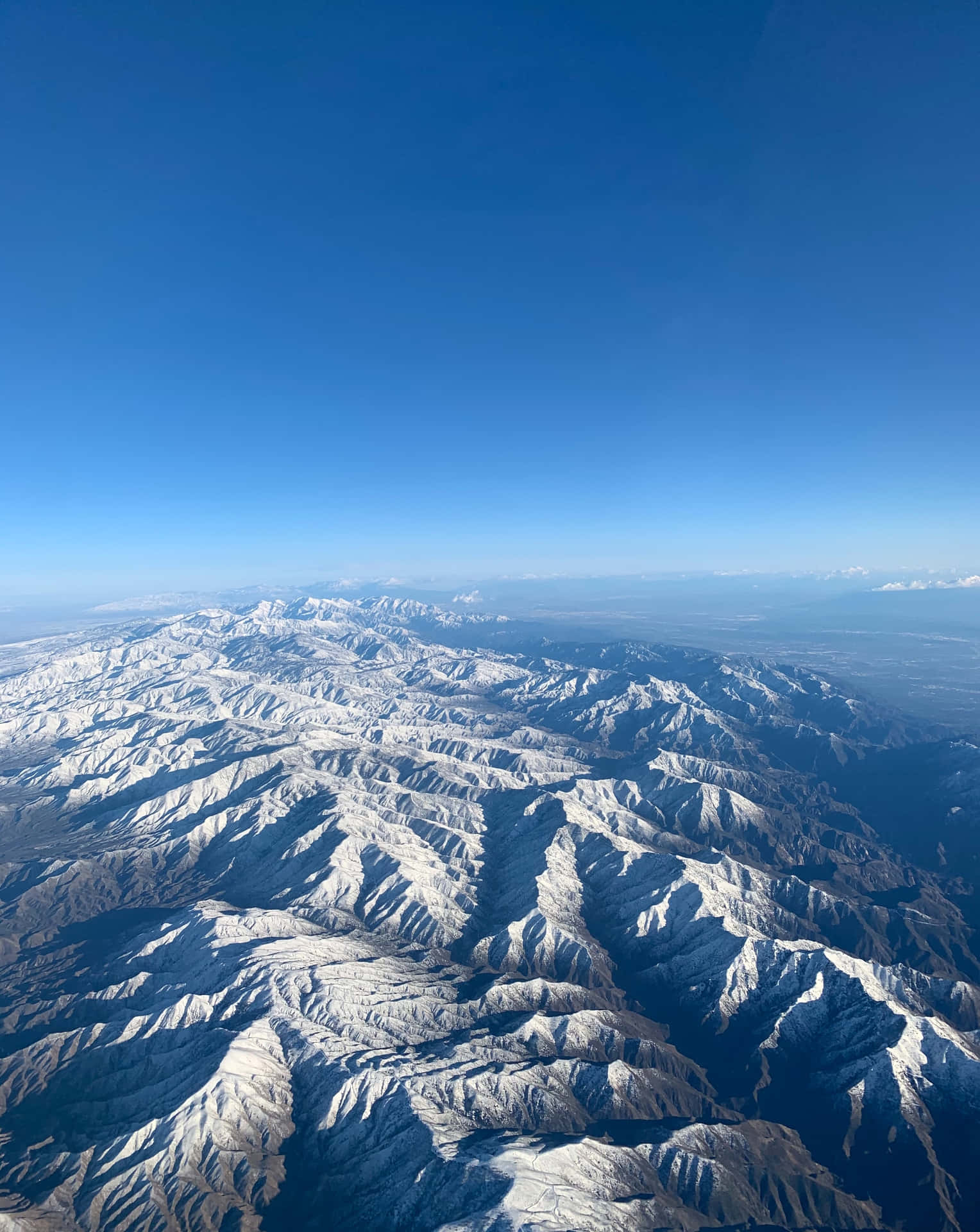 Vistadel Cielo Desde La Cima De Una Montaña Azul Fondo de pantalla