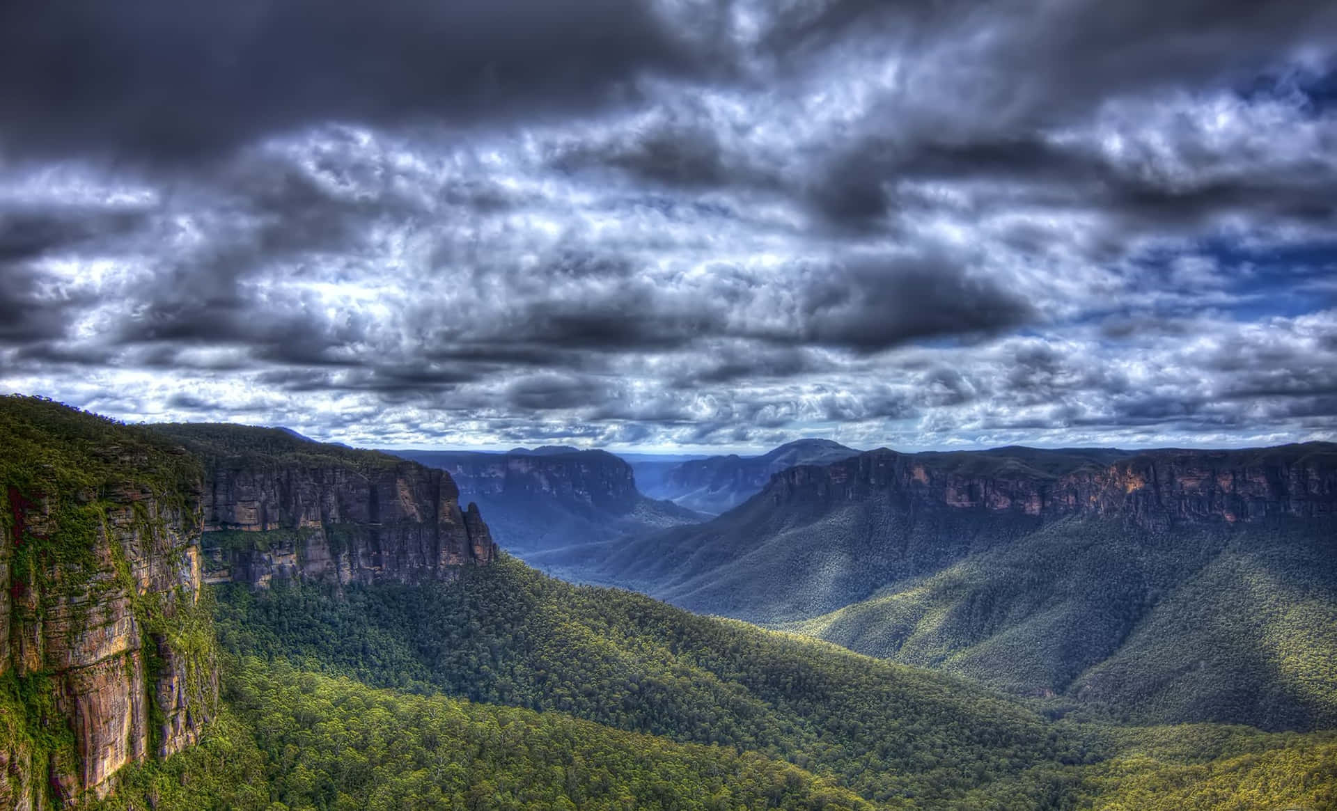 Explore the Natural Wonders of Blue Mountains National Park Wallpaper