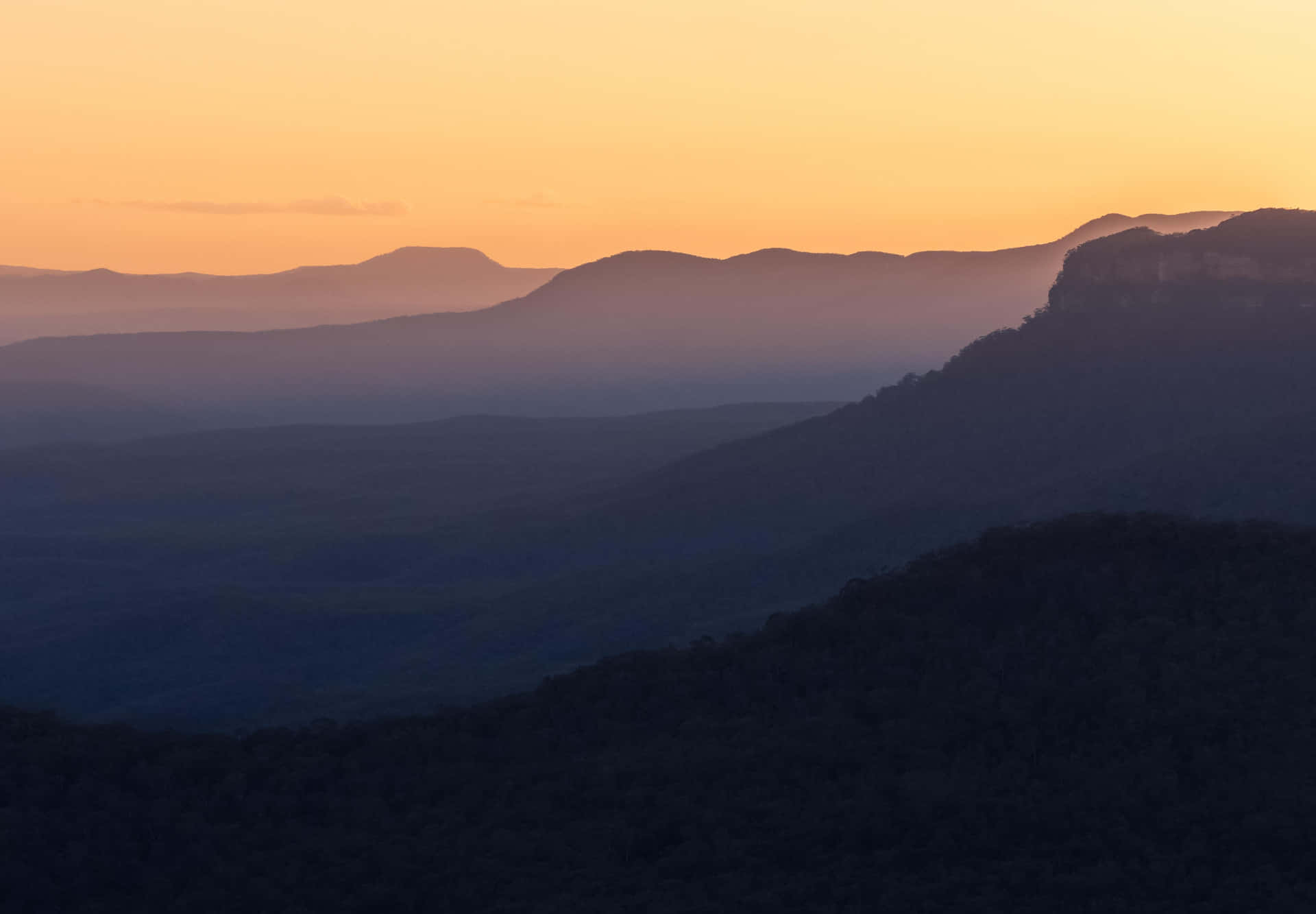 Enjoy the stunning views of the Blue Mountains National Park Wallpaper
