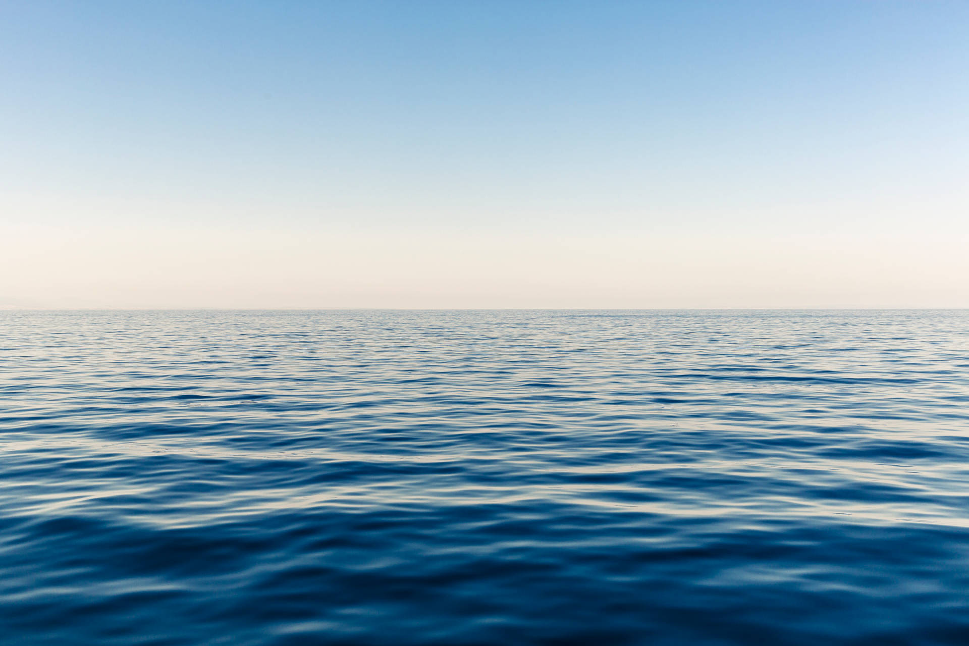 Enjoy the magical view of a never ending horizon of blue ocean water. Wallpaper