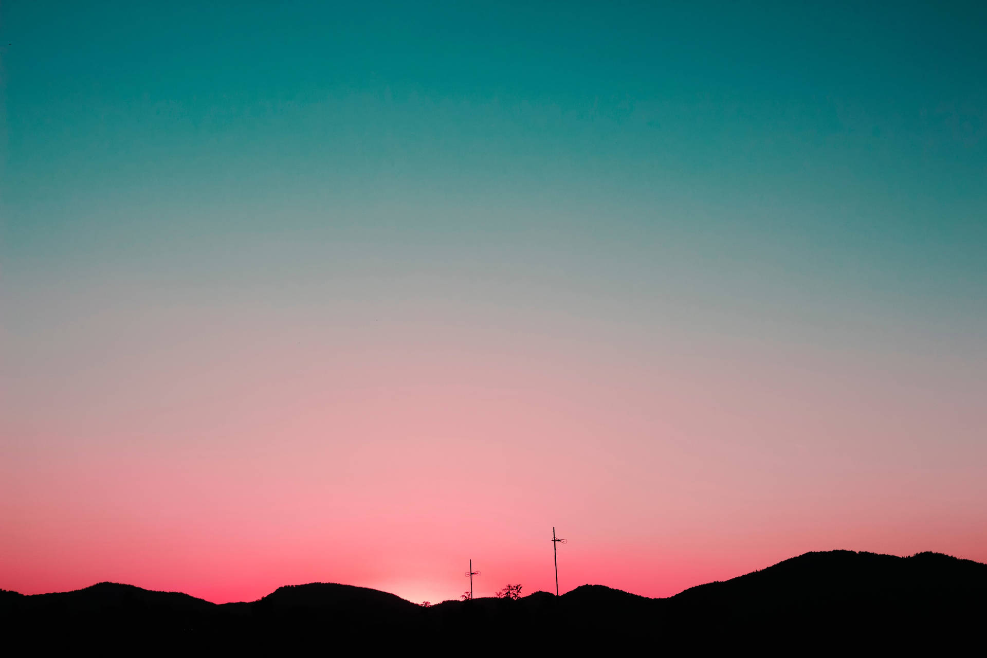 Papelde Parede Para Desktop Com O Pôr Do Sol Nas Montanhas Rosa Azul. Papel de Parede