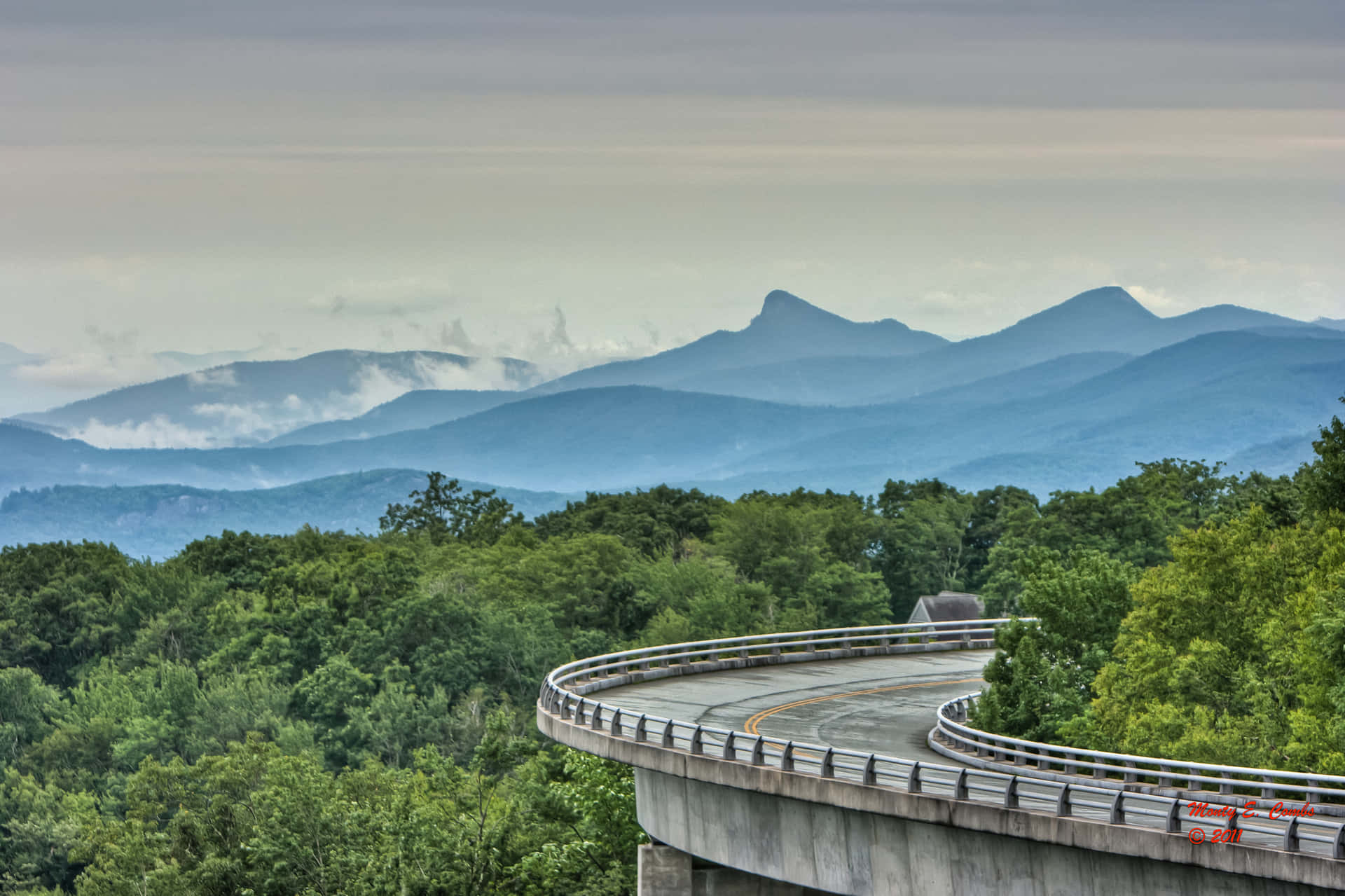 Enjoy the mesmerizing views of the Blue Ridge Parkway Wallpaper