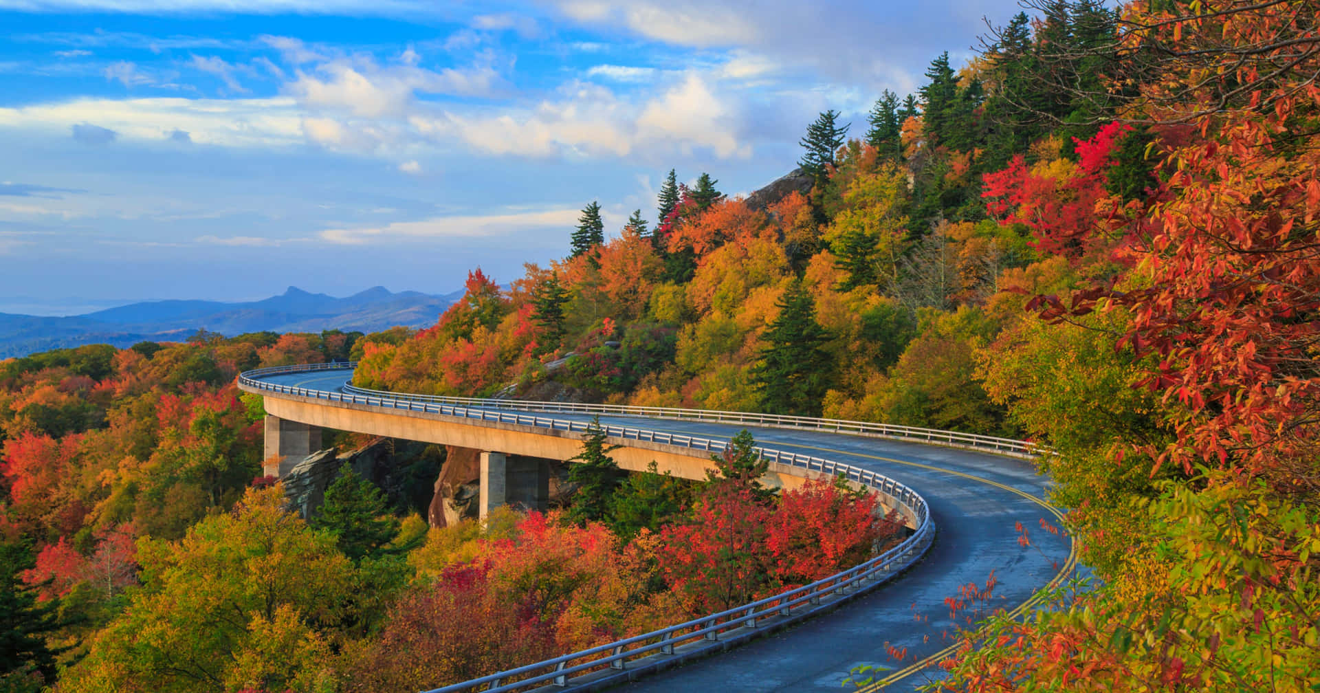 Take in the Natural Beauty of the Blue Ridge Parkway Wallpaper