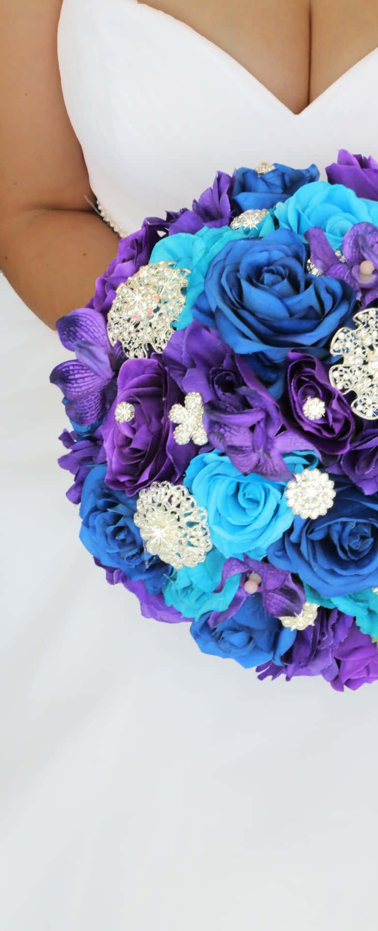 Immaginedi Un Bouquet Nuziale Di Rose Viola E Blu