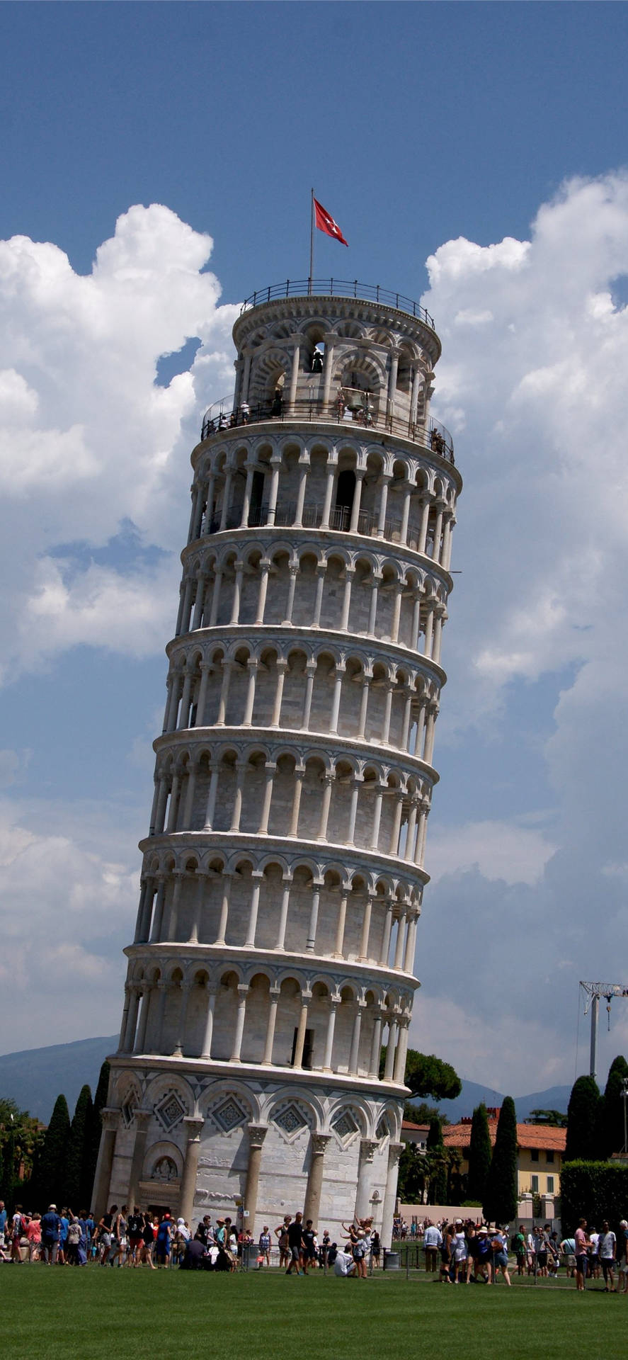 Blauerhimmel Hinter Dem Turm Von Pisa Wallpaper