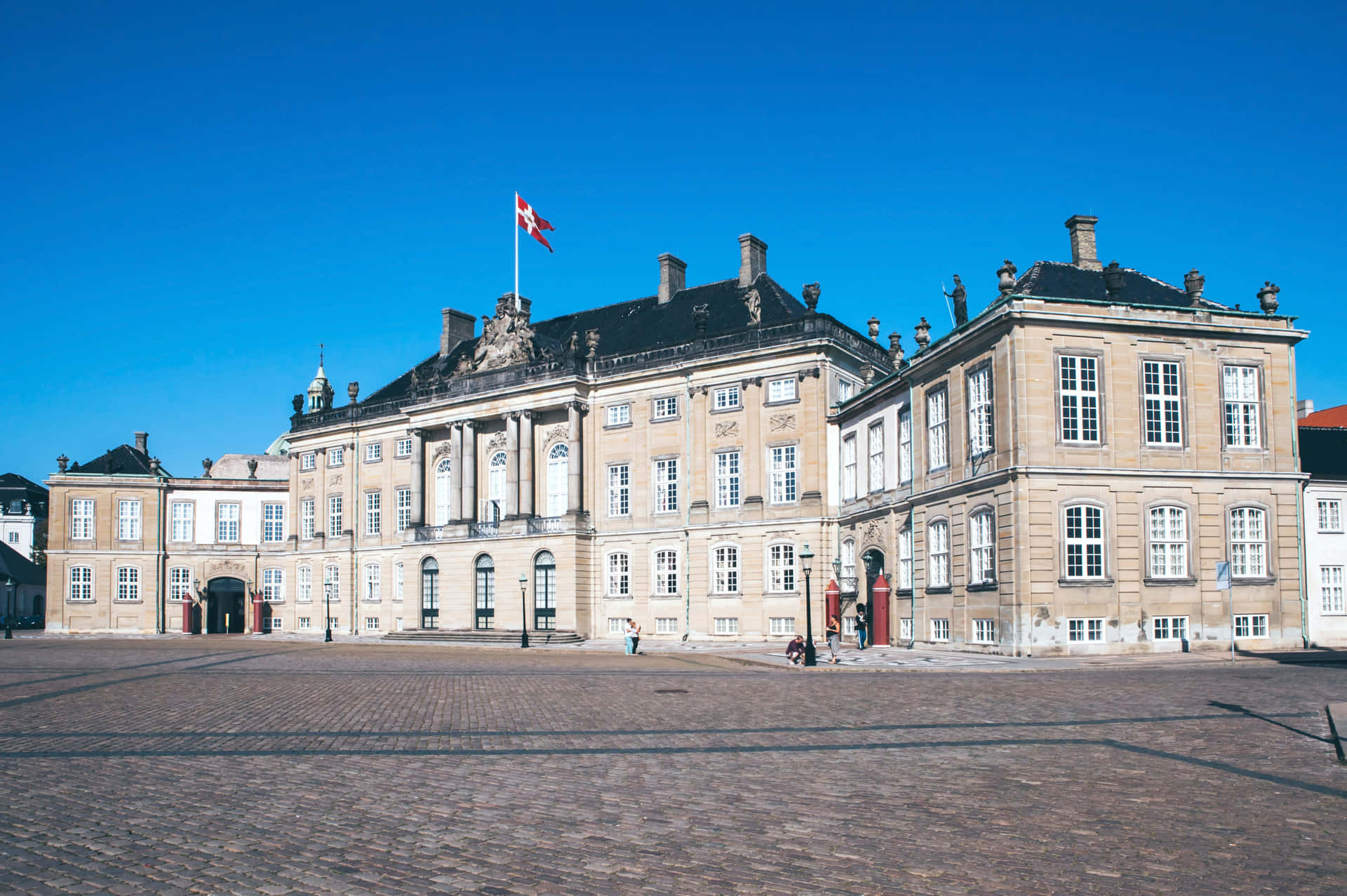 Blue Sky In Amalienborg Palace Wallpaper