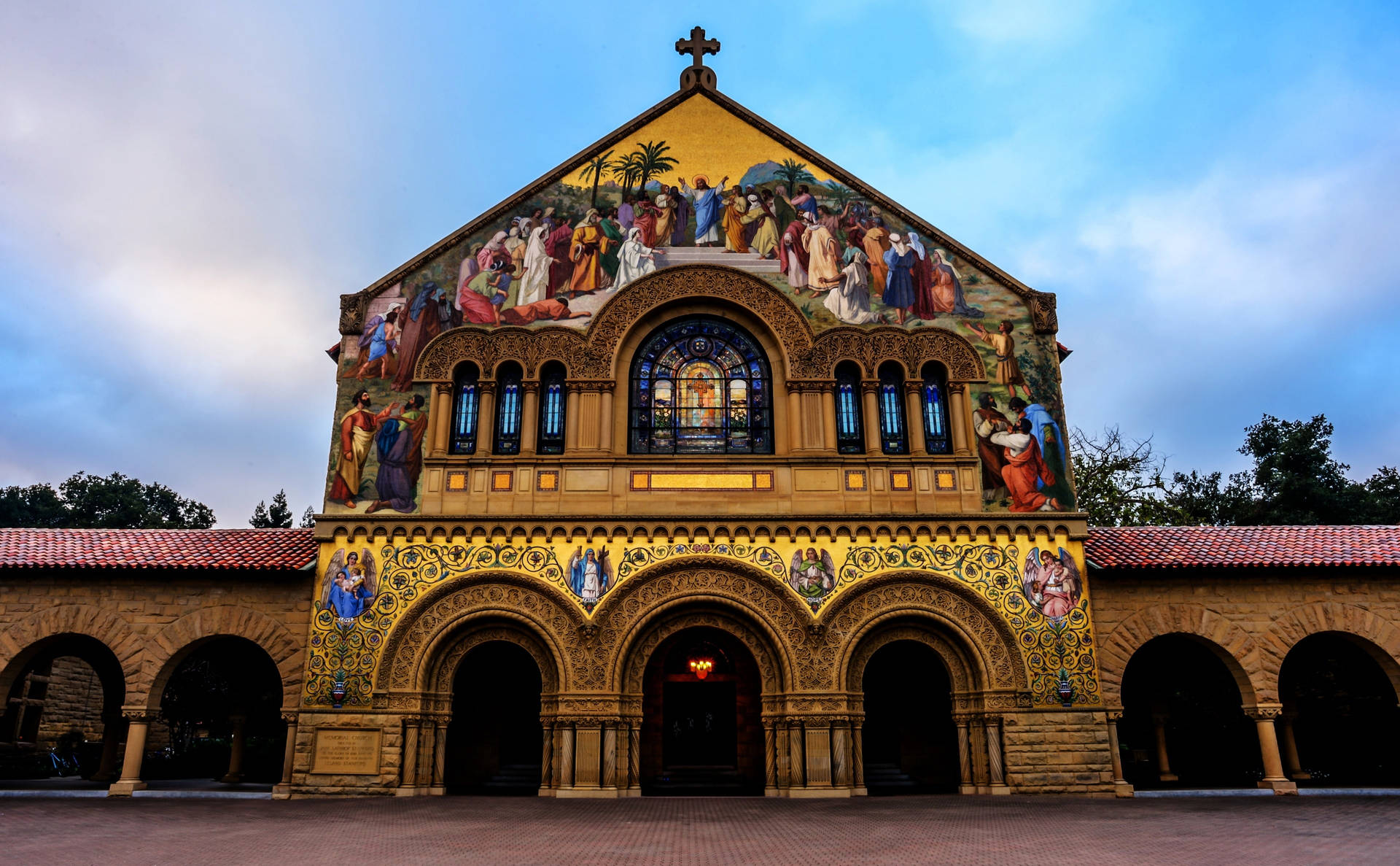 Cieloazul Sobre La Iglesia De La Universidad De Stanford Fondo de pantalla