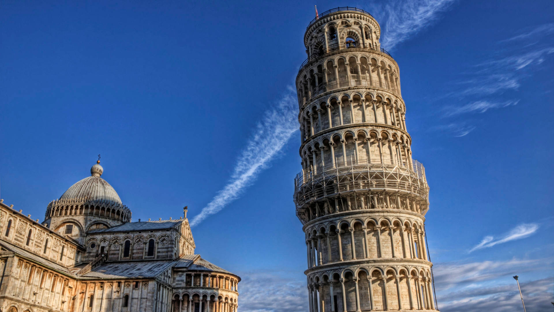 Blå himmel Pisa læne sig mod tårn skrivebord baggrundsbillede Wallpaper