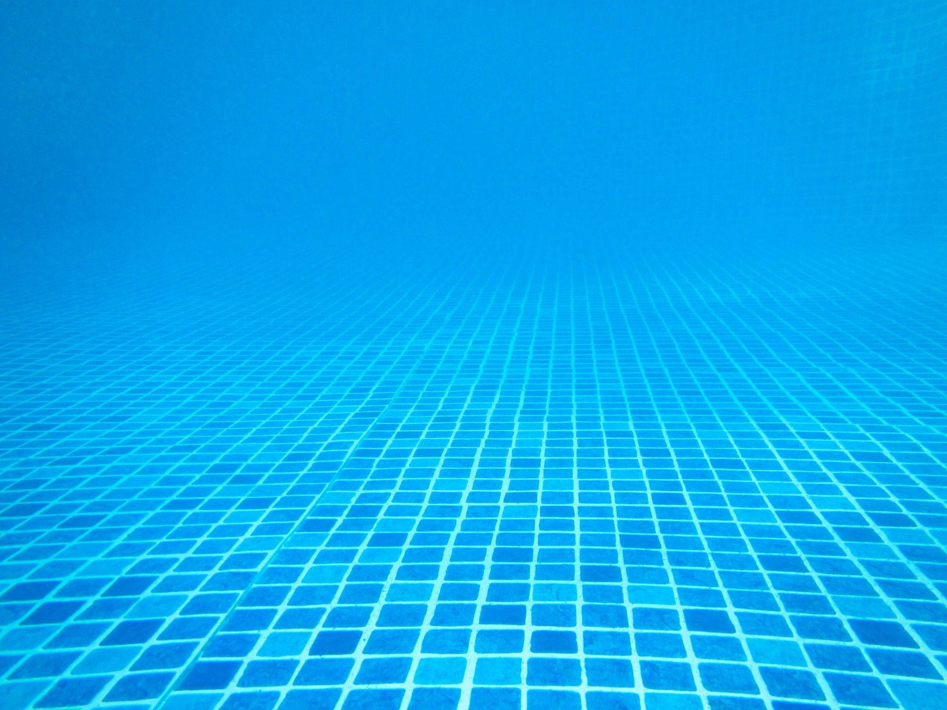 Aguaazul De La Piscina Para Nadar. Fondo de pantalla