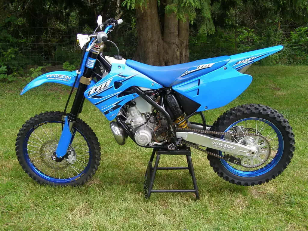 Blauwe T M Racing Motocross Fiets Achtergrond