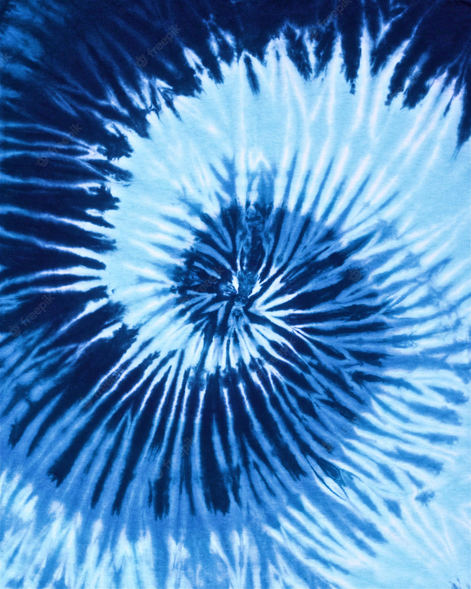 Enblå Tie-dyed Handduk Med En Spiral Mönster Wallpaper