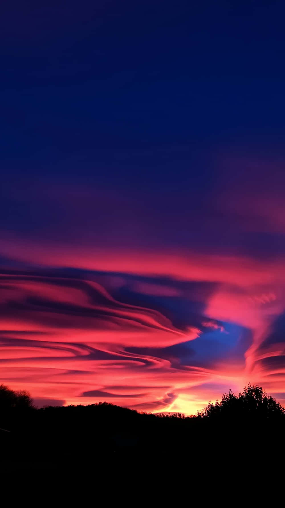 Blaueviolette Sonnenuntergangswolken Wallpaper