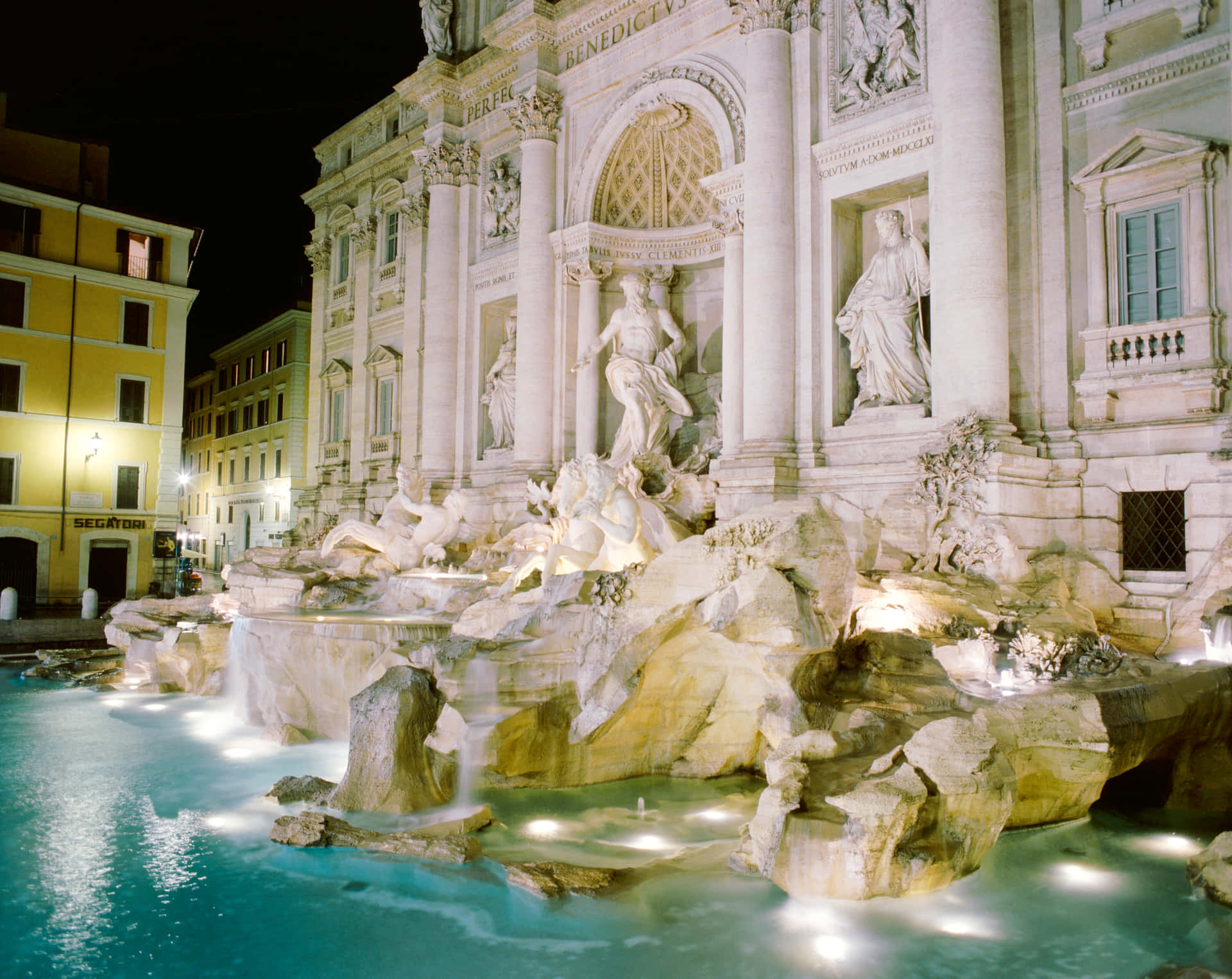 Blue Water On The Trevi Fountain Wallpaper