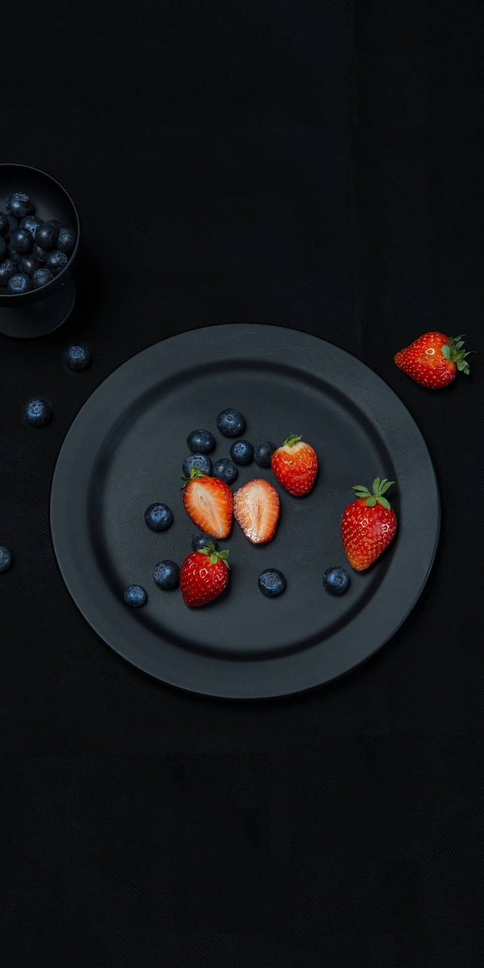 Blueberries And Strawberries Dish Wallpaper