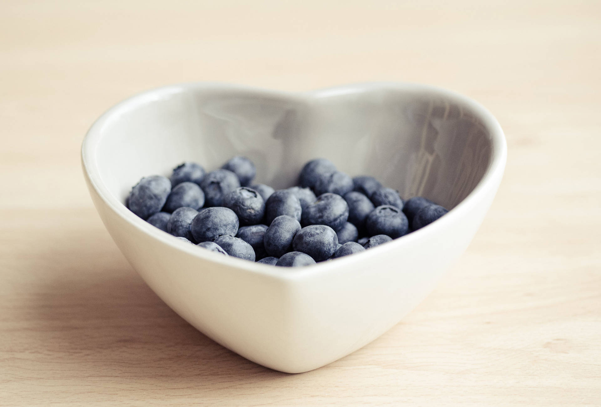 Blueberries In Heart Bowl Wallpaper