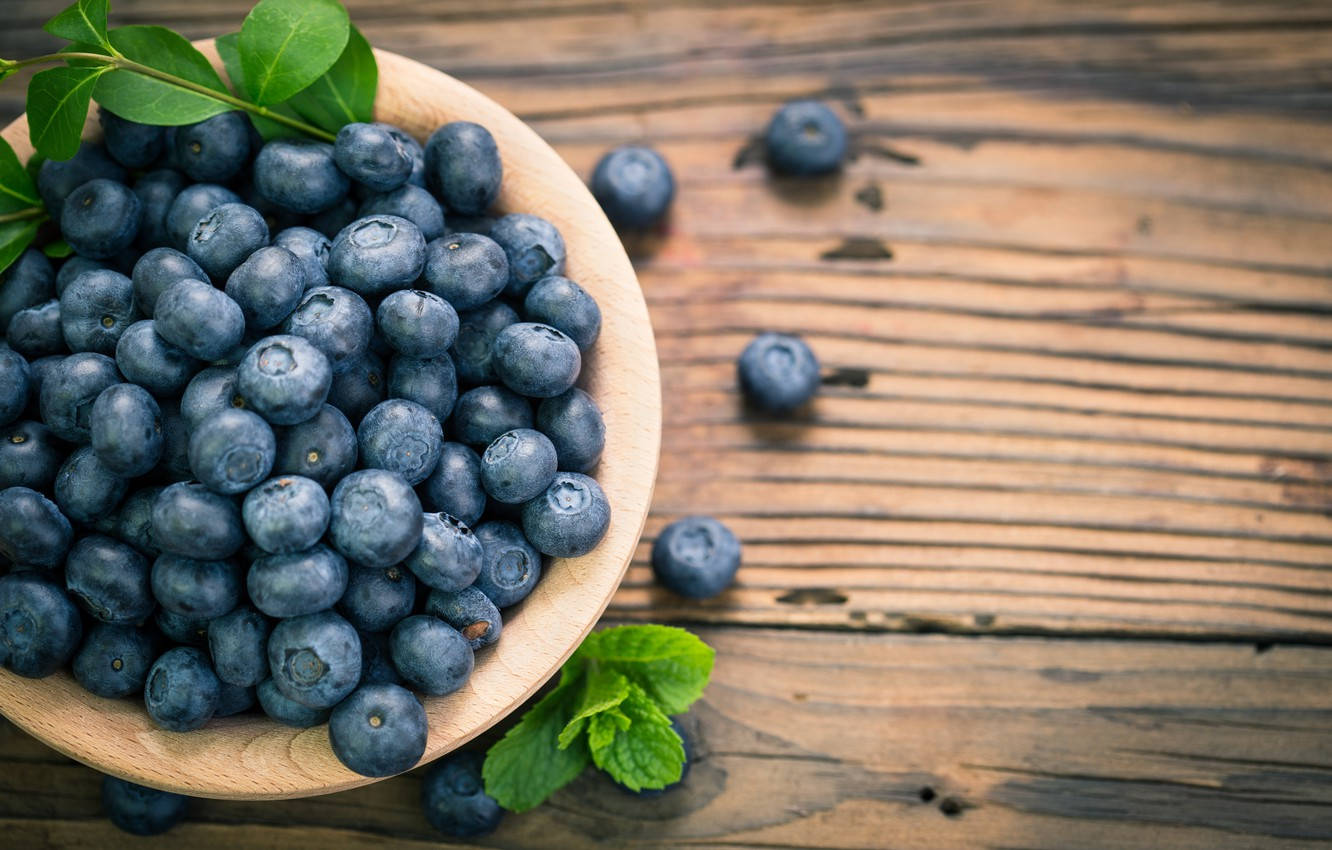 Blueberries On Wooden Bowl Wallpaper