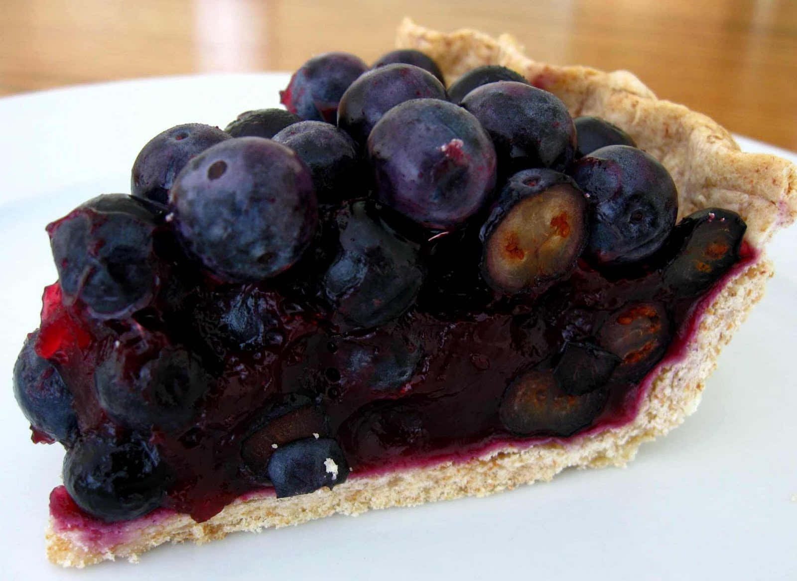 A mouth-watering blueberry pie, freshly baked and still steaming hot Wallpaper