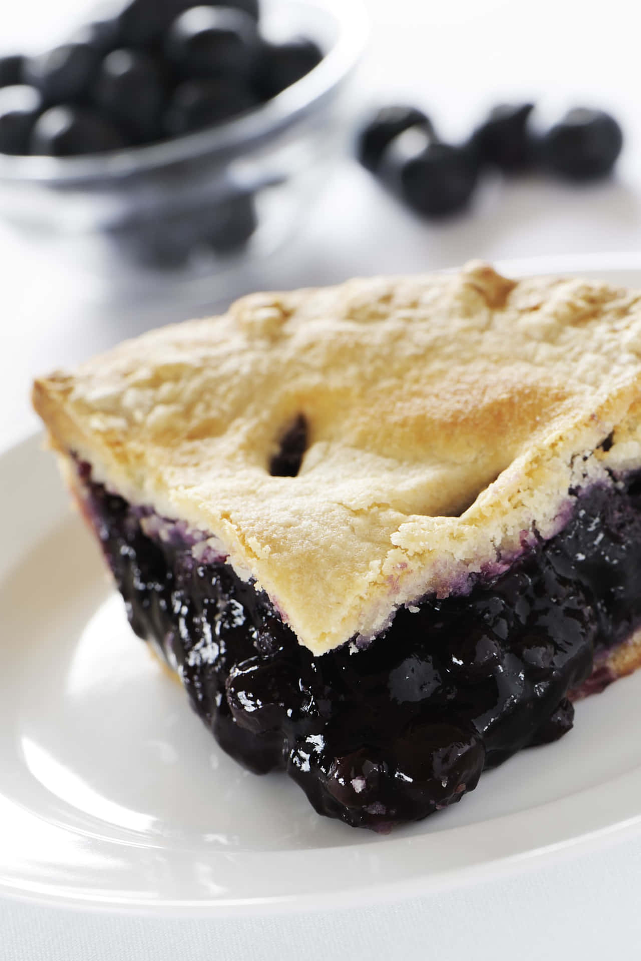 "Indulge in the sweet flavor of this blueberry pie!" Wallpaper