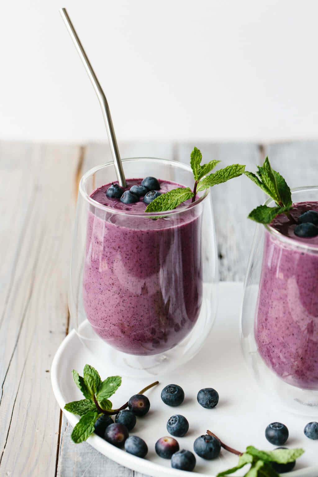 Refreshing&Delicious Blueberry Smoothie Wallpaper