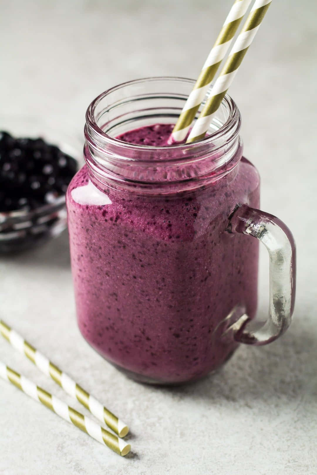 Enjoy a delicious and nutritious blueberry smoothie at home! Wallpaper
