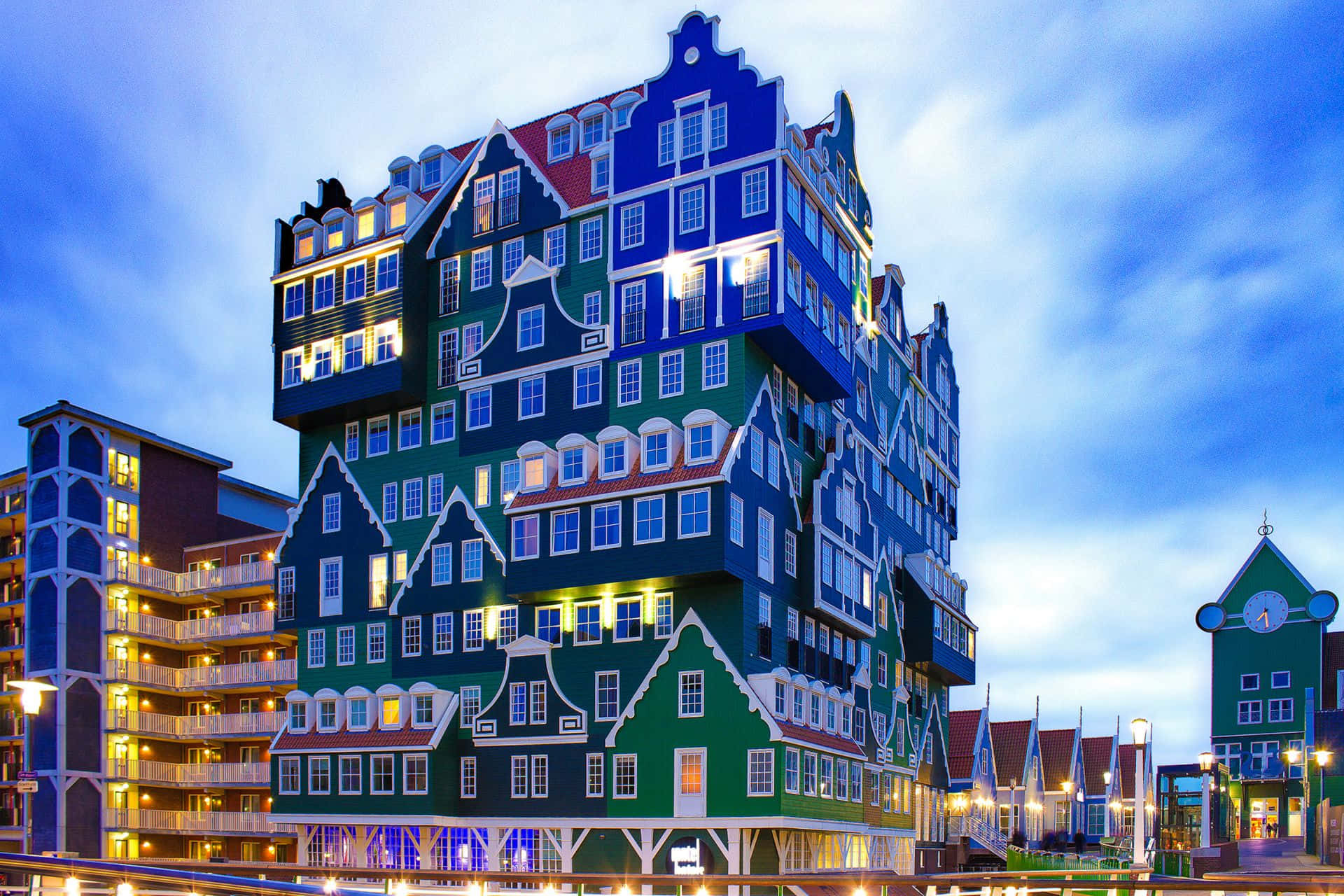 Blåaktigtinntel Hotel Zaandam Wallpaper