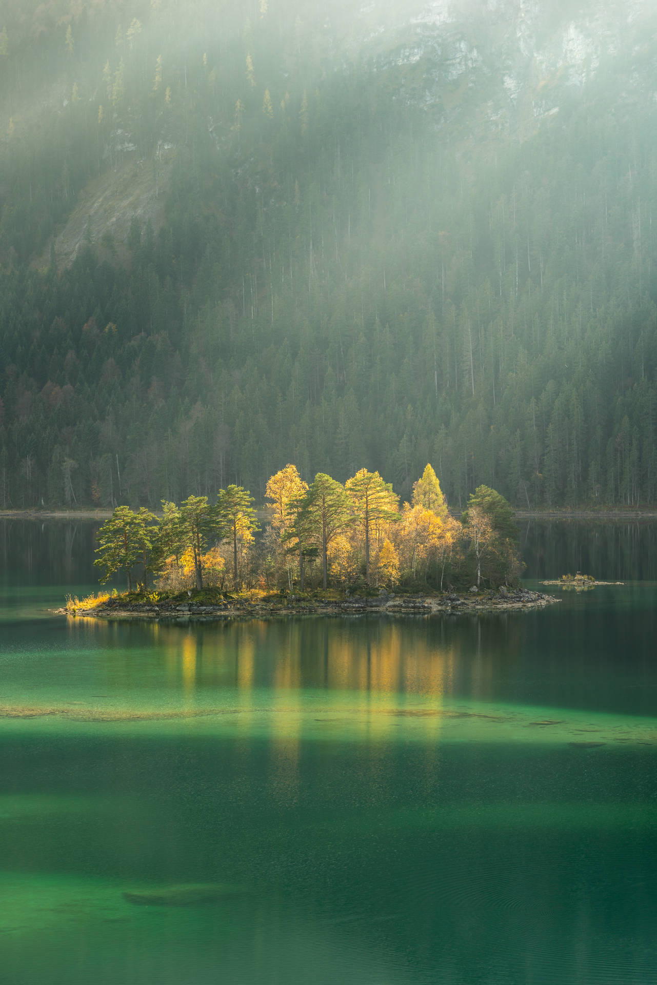 Blurry Green Lake Wallpaper