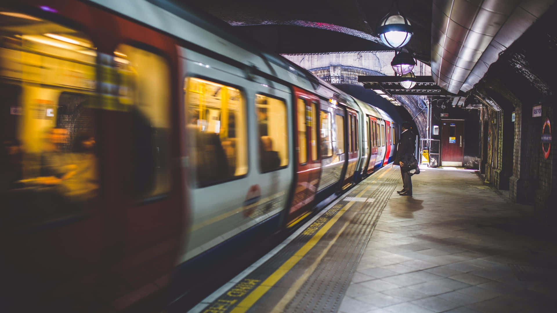 Blurry Train Departing Station Platform Wallpaper