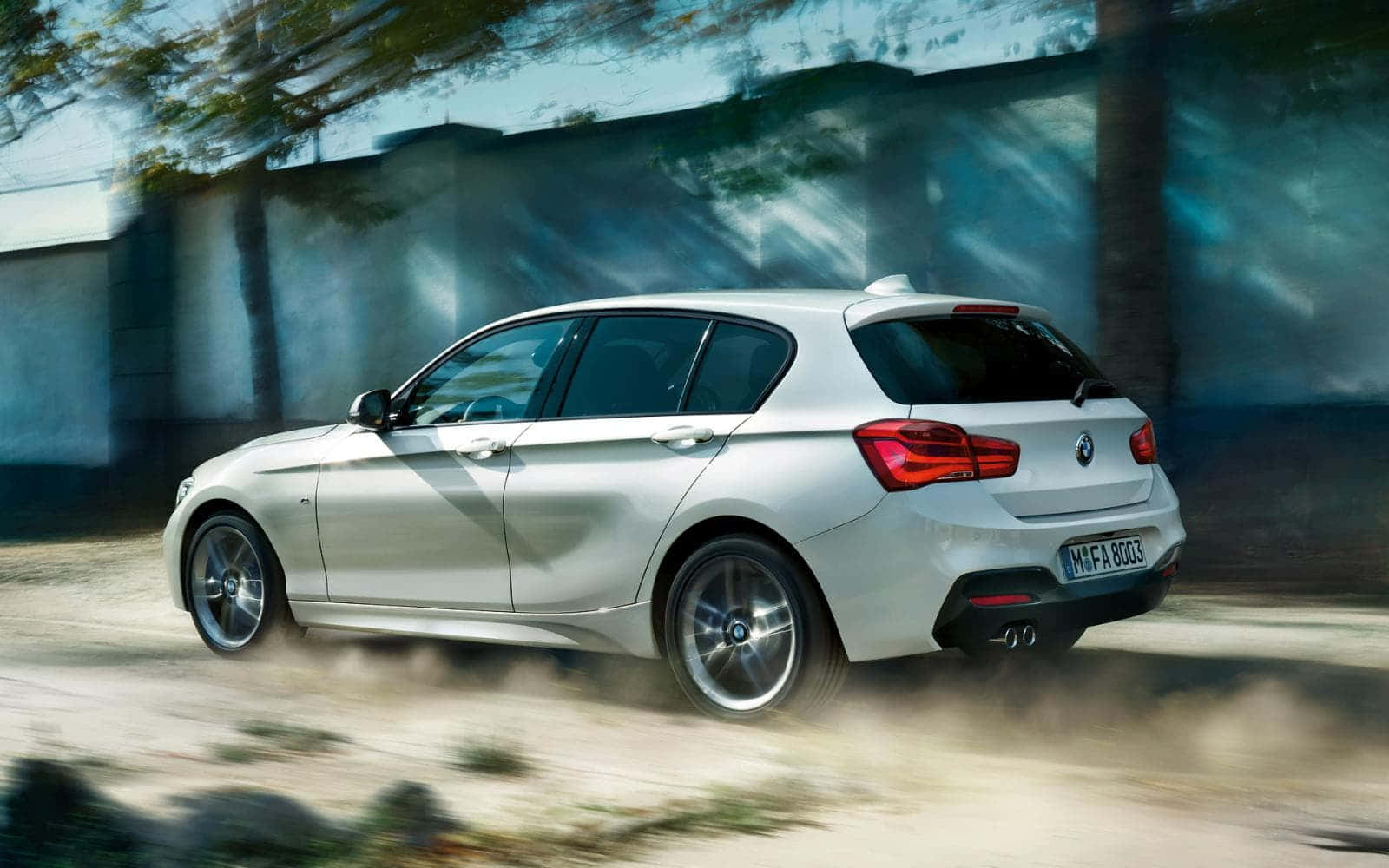 Bmw 1 Series - Perpaduan Sempurna Antara Keanggunan Dan Performa Wallpaper