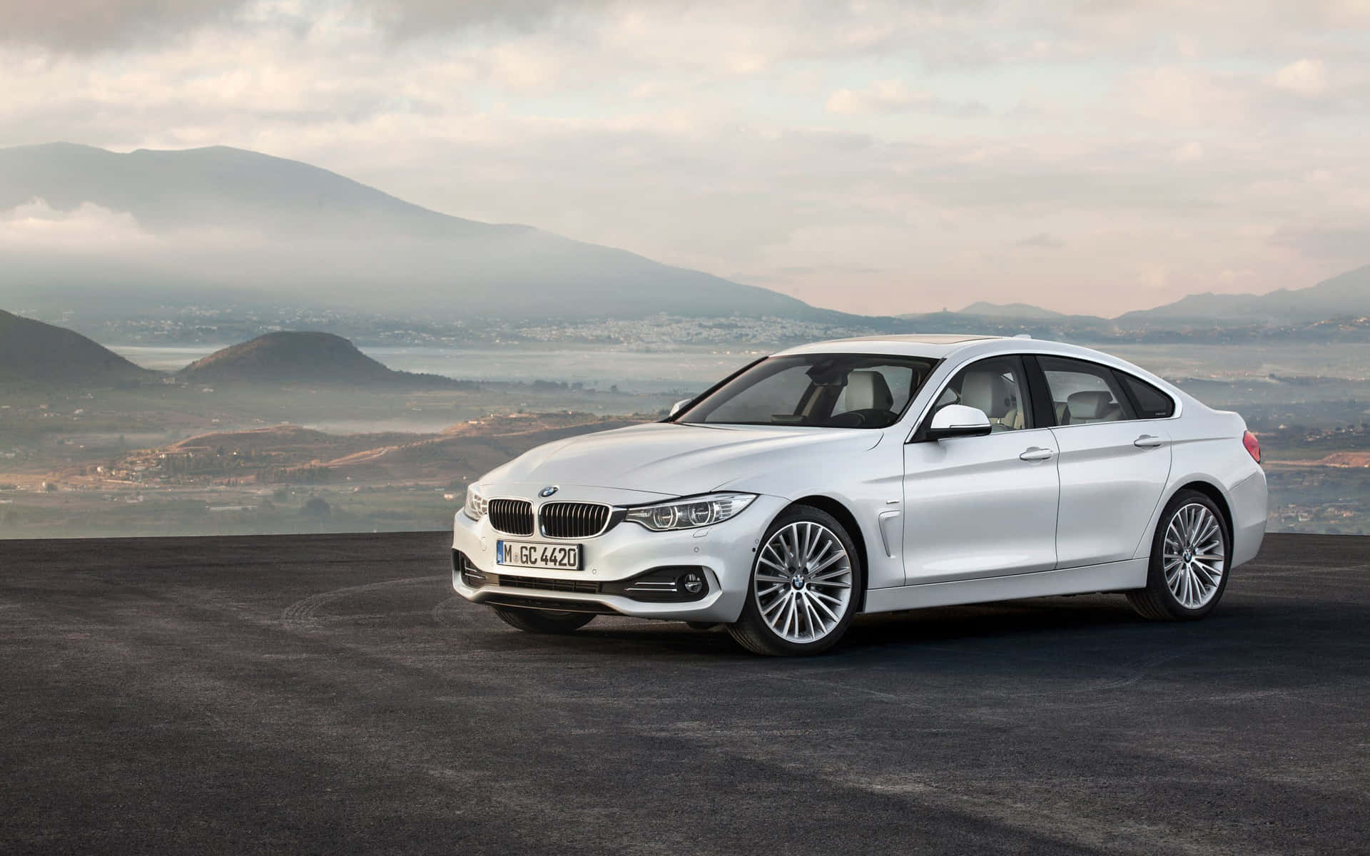 Sleek and Powerful BMW 4 Series Driven to Impress Wallpaper