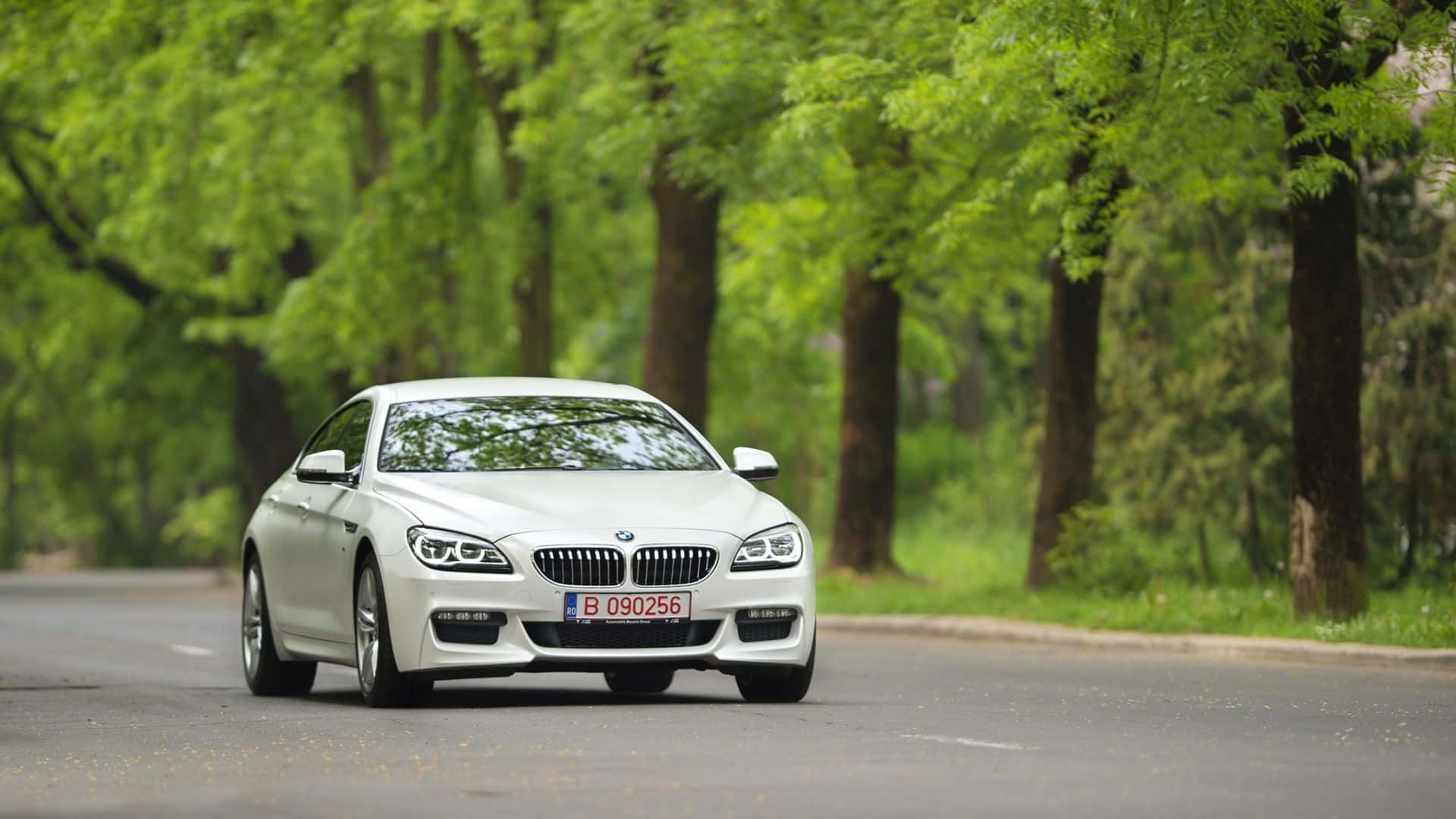 Betoverende Bmw 6 Serie Bij Zonsondergang Achtergrond