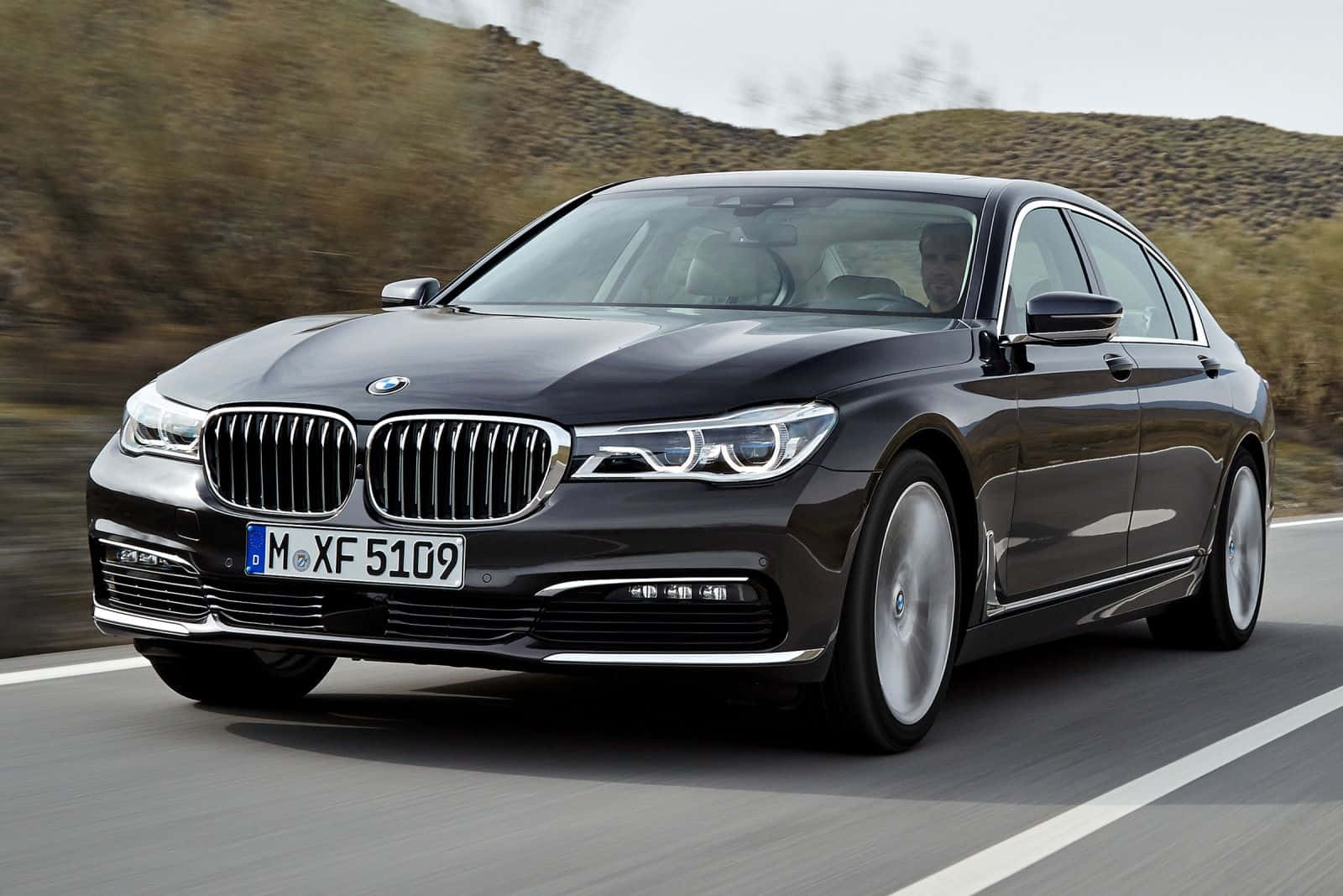 BMW 7 Series - The Perfect Blend of Luxury and Performance Wallpaper