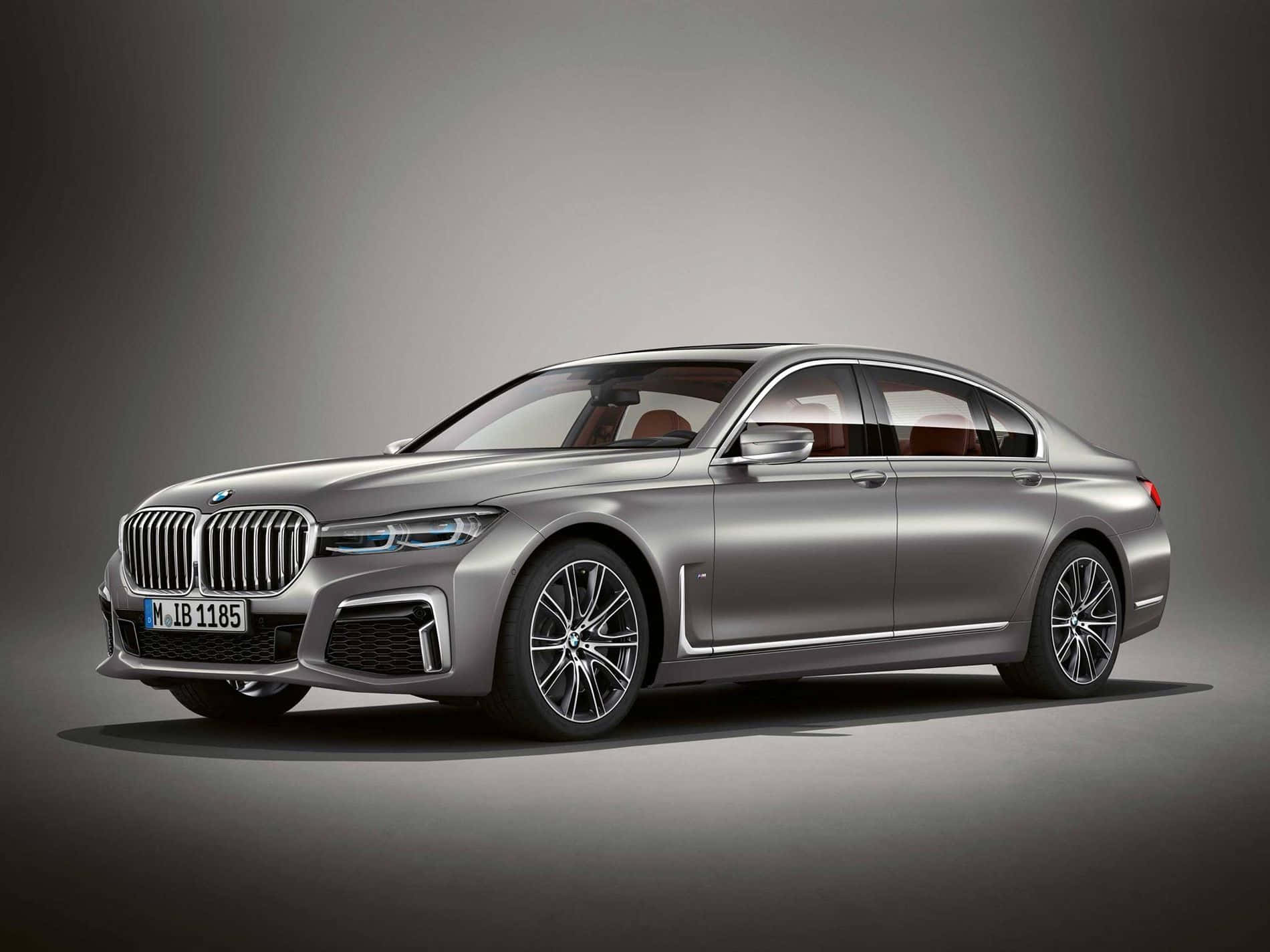 Sleek and Sophisticated: Introducing the BMW 7 Series Wallpaper