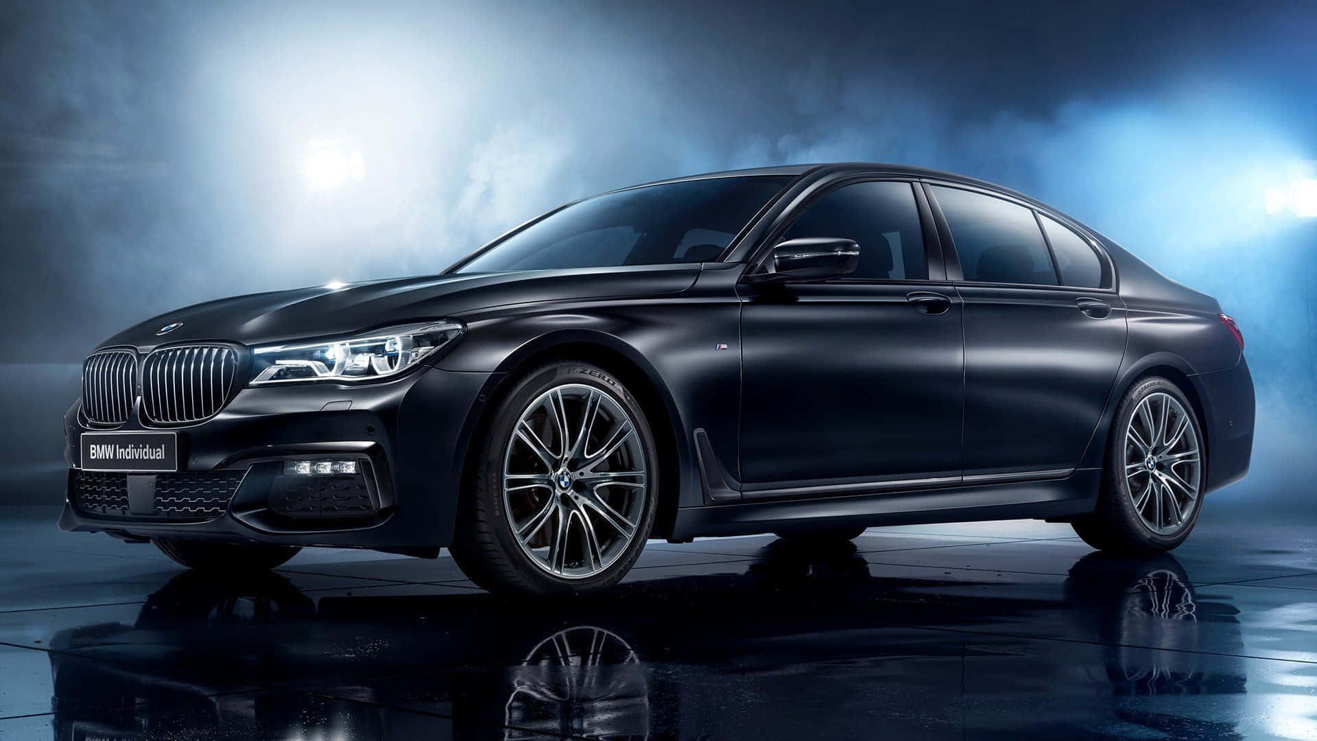 Sleek and Luxurious BMW 7 Series in Action Wallpaper