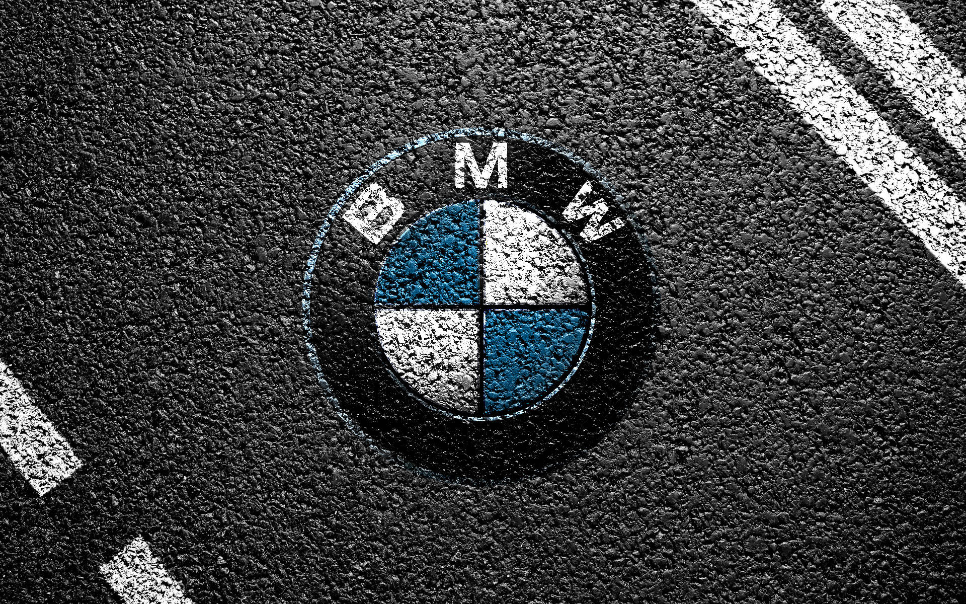 Billede sød sort BMW kører gennem en bygade Wallpaper