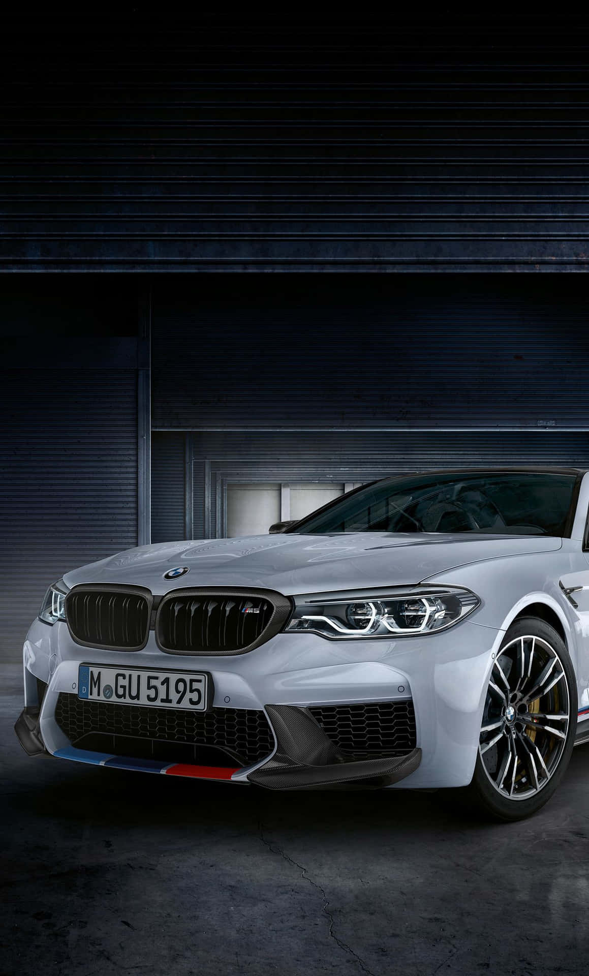 Stay connected in the driver's seat with your BMW and an iPhone Wallpaper