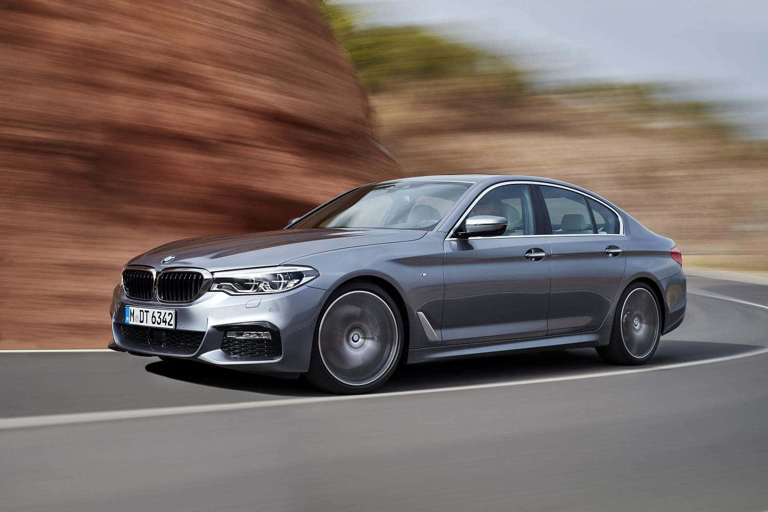 Den kraft, som BMW M Sport tilbyder, giver hurtighed, luksus og fyldt med adrenalinkørsler. Wallpaper