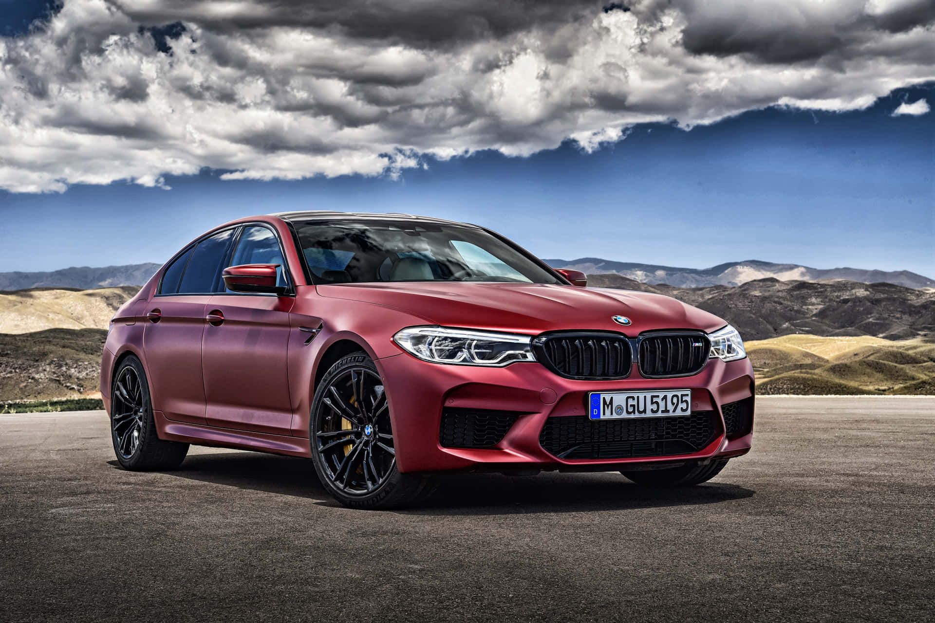Experience the Luxurious Power of the BMW M5 Wallpaper
