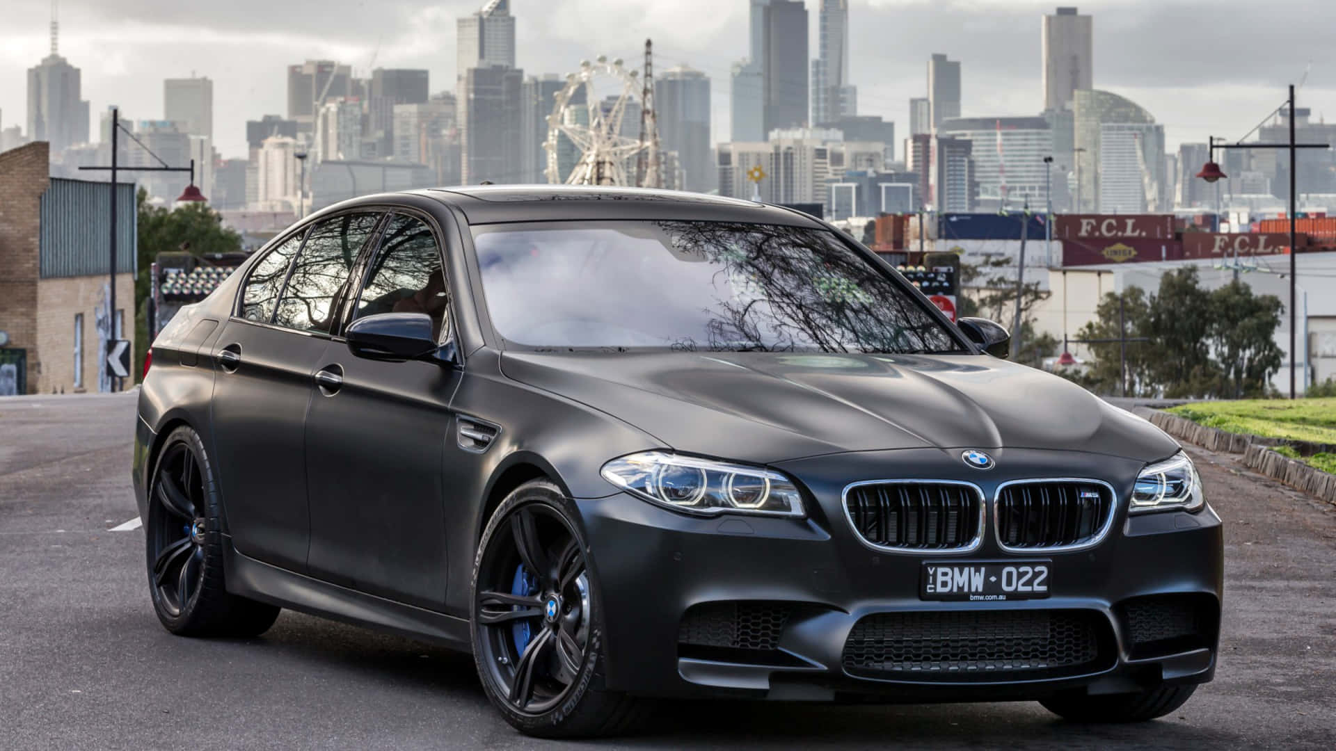 Oplev luksus og kraft med BMW M5 Wallpaper
