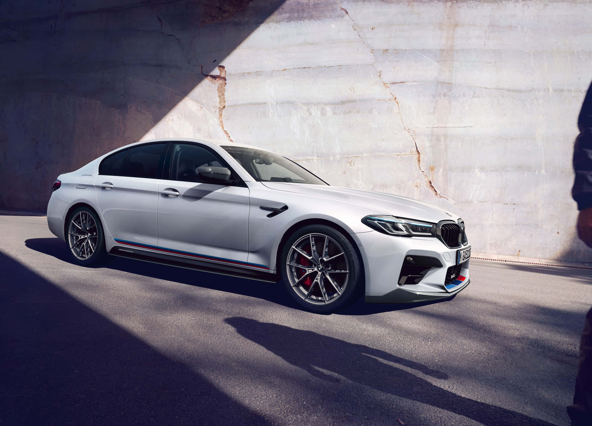 Luksus og magt findes sammen i BMW M5 baggrundsbillede. Wallpaper