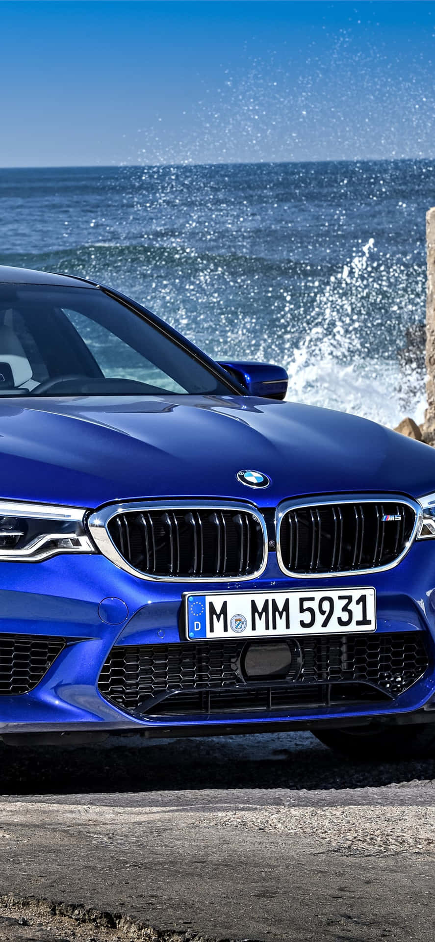 Nyd luksus på budget med BMW M5 Tapet. Wallpaper